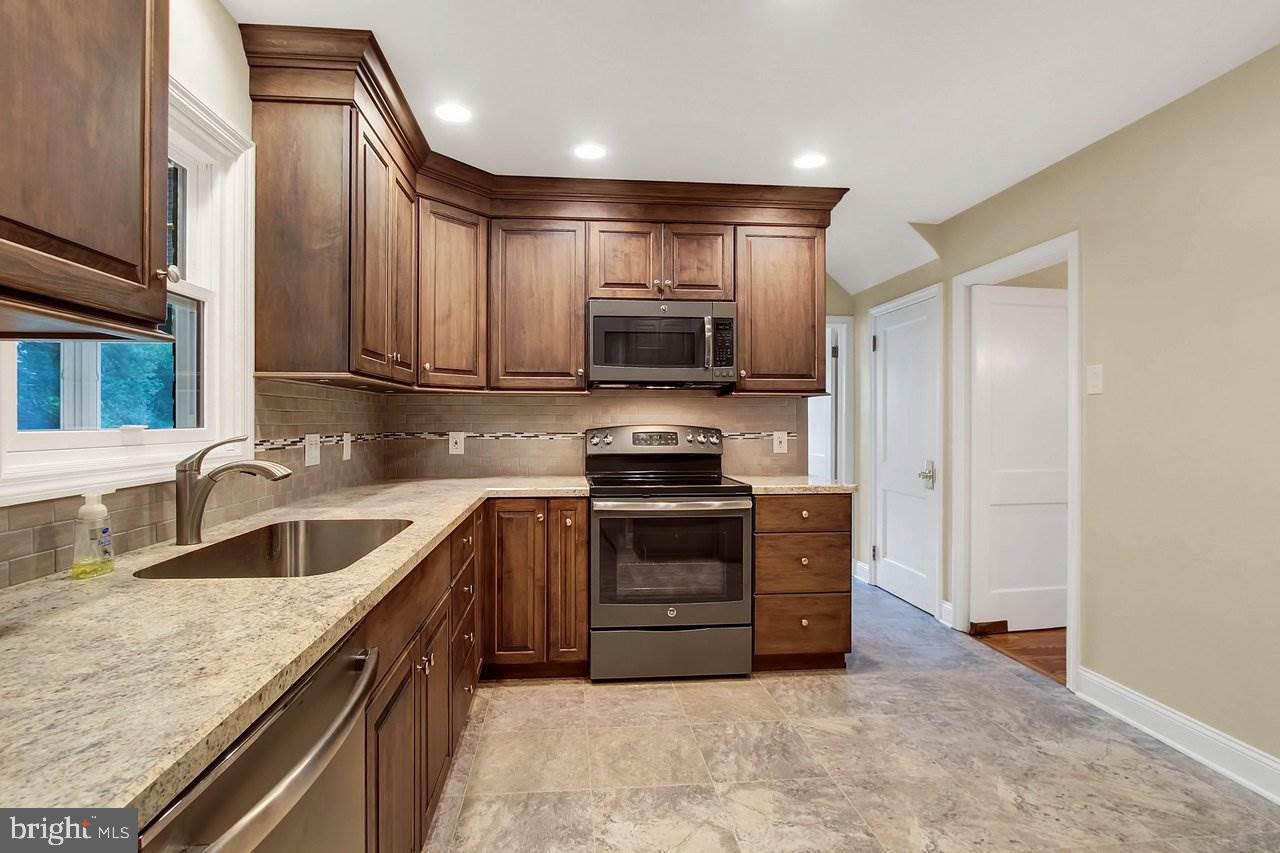 HOLLYWOOD HEIGHTS - Residential