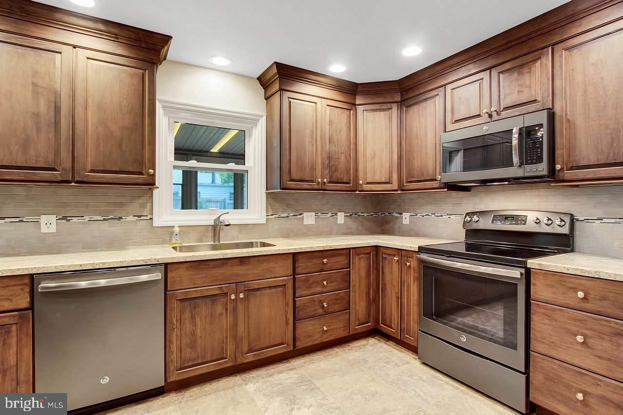 HOLLYWOOD HEIGHTS - Residential