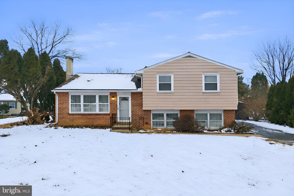 Photo of 51 Glen Oaks Drive, LANCASTER, PA 17603 (MLS # PALA2083262)