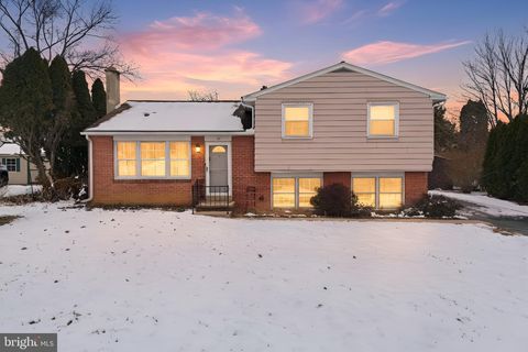 51 GLEN OAKS DRIVE LANCASTER PA 17603