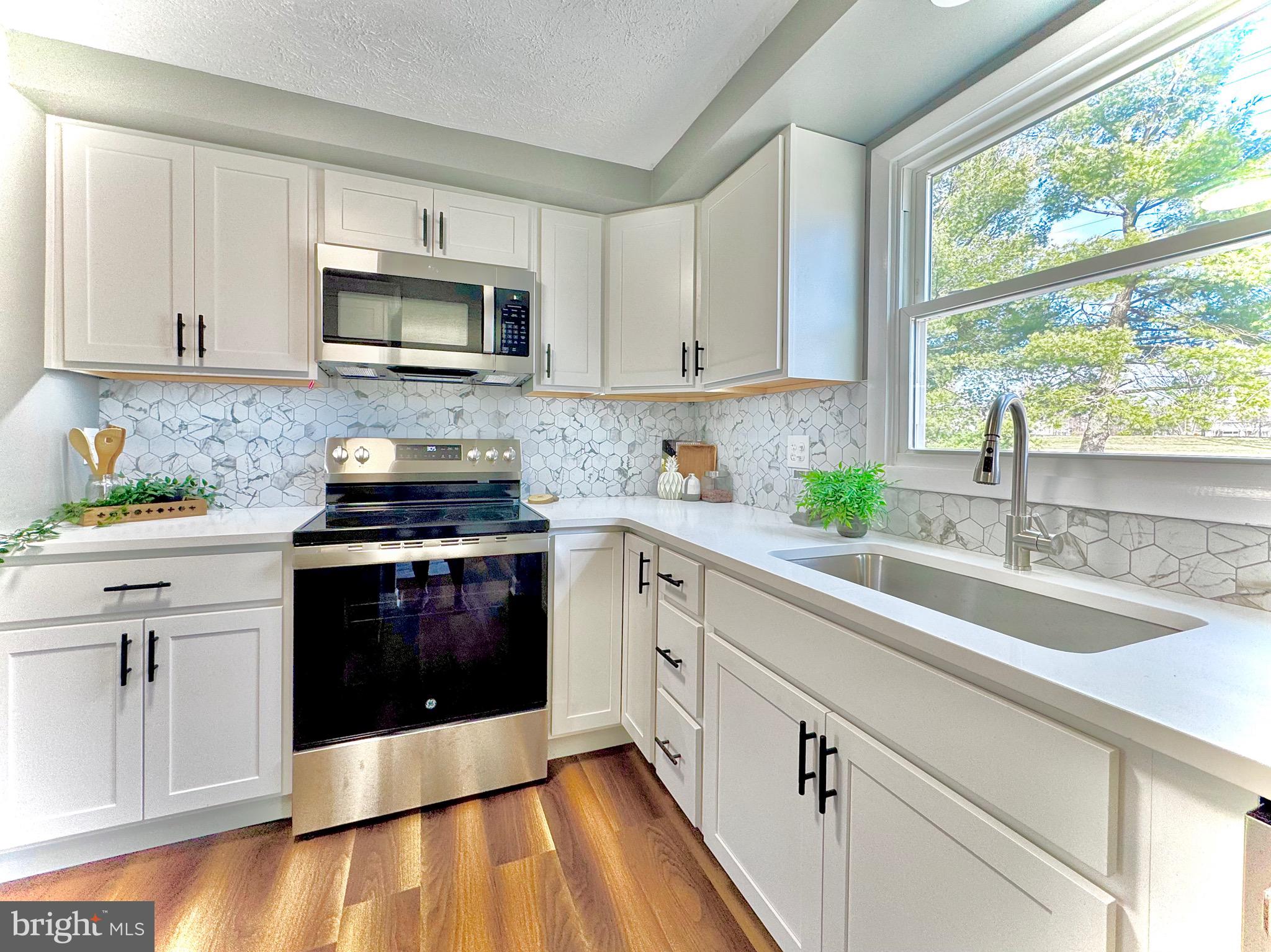 GUILFORD SQUARE - Residential