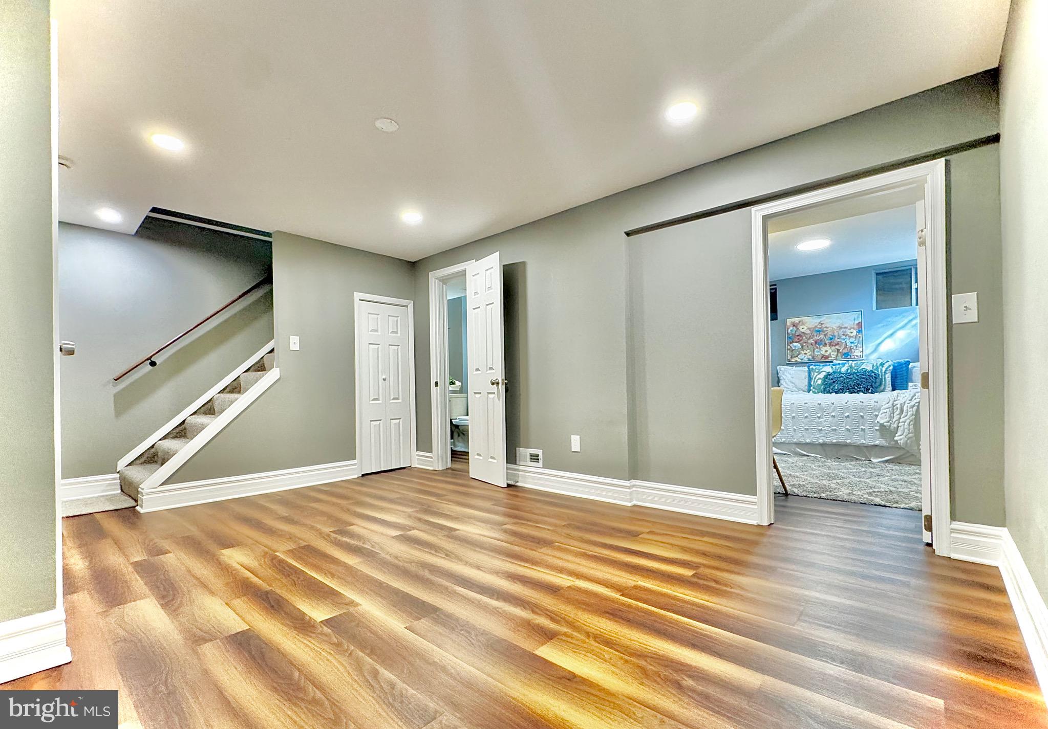 GUILFORD SQUARE - Residential