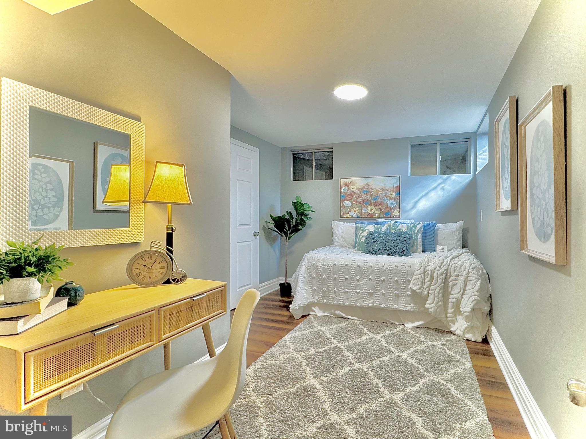 GUILFORD SQUARE - Residential