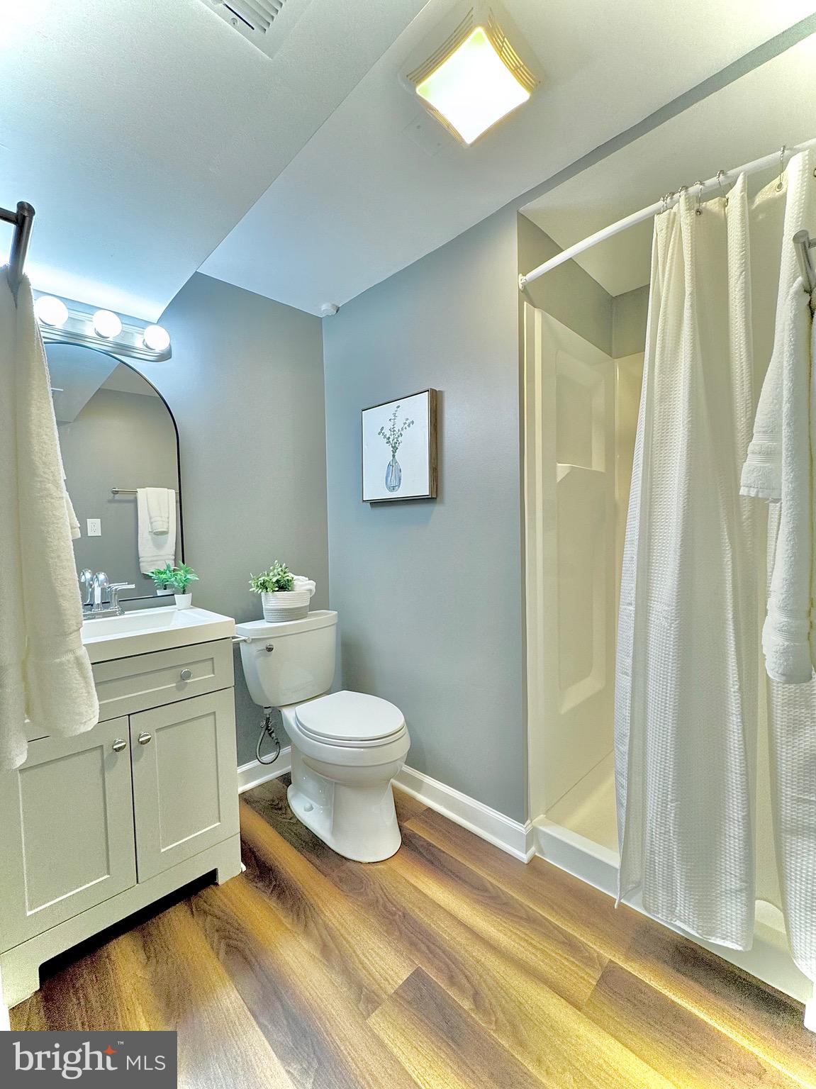 GUILFORD SQUARE - Residential