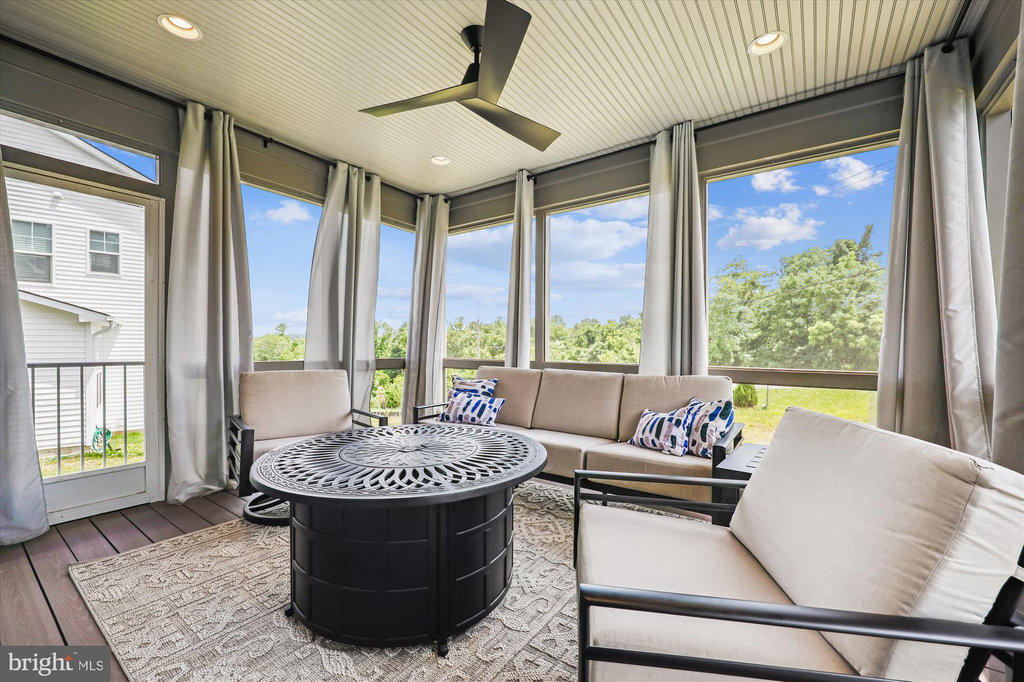 TALLYN RIDGE - Residential