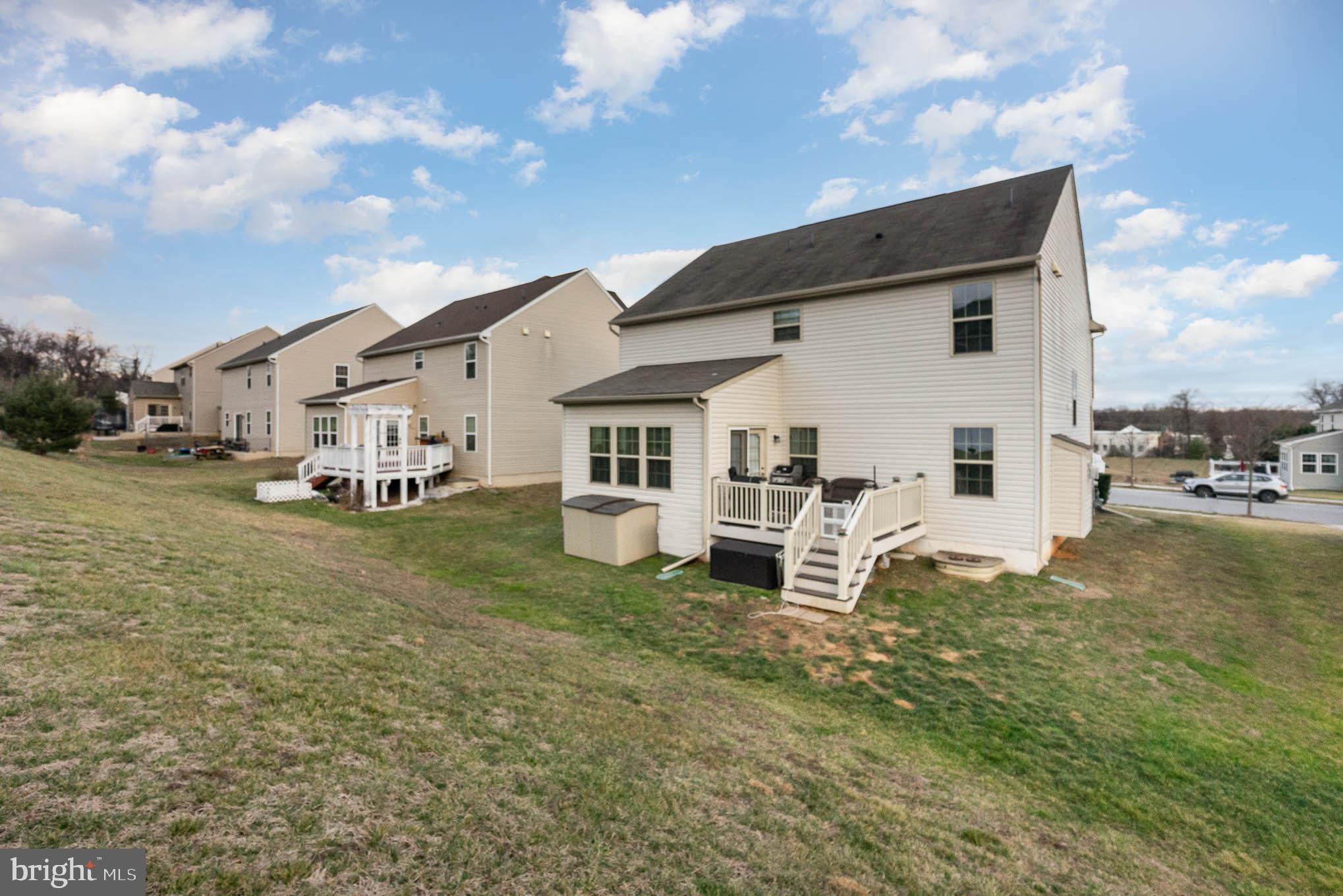 FIELDS AT ROCK GLENN - Residential