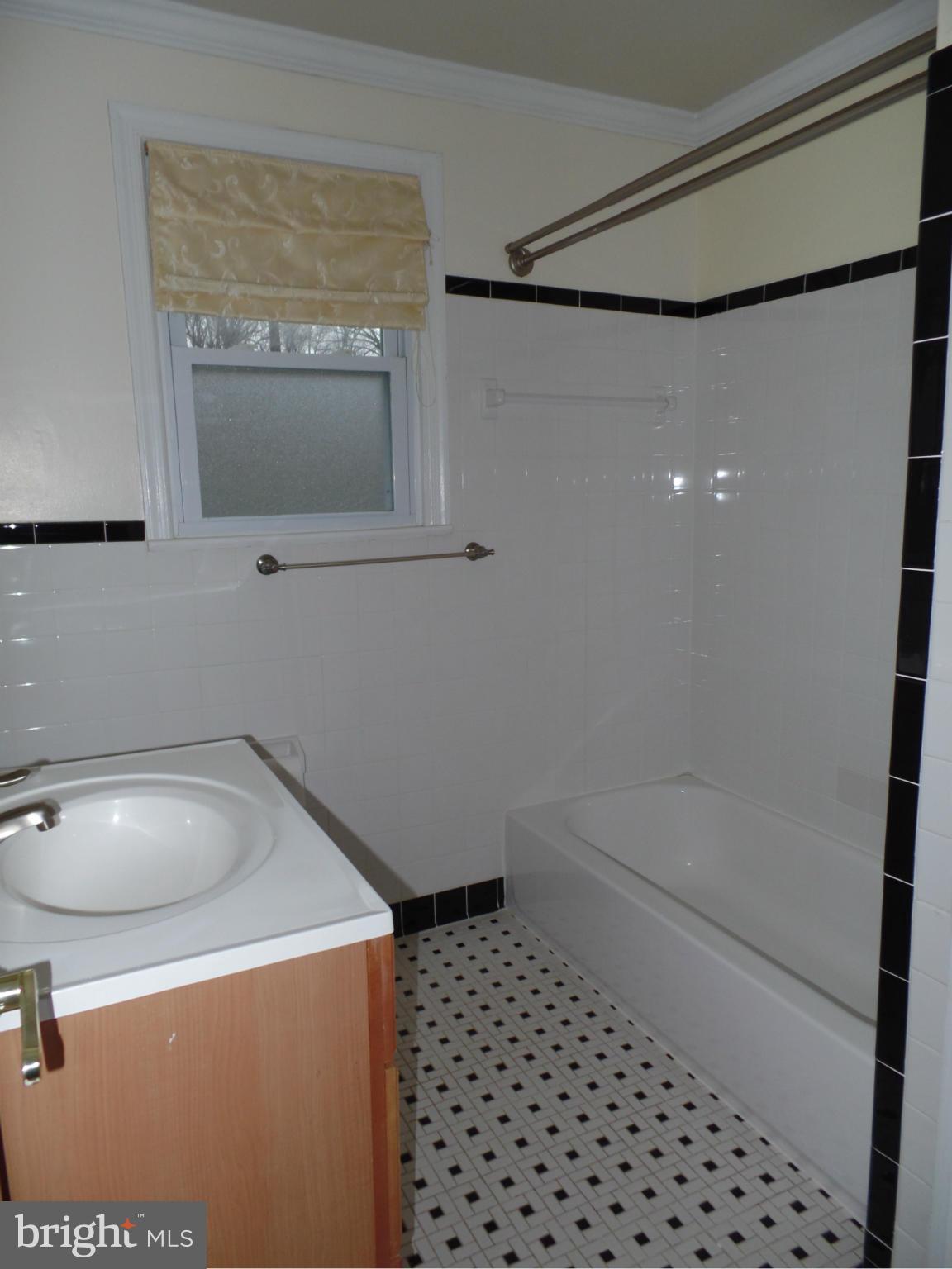 FALLS HILL - Residential Lease