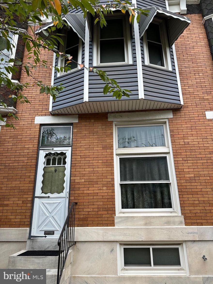 Lovely 3 bedroom 1.5 bath home in Greektown. Large eat in kitchen , home still has transit windows  some with stain glass, original clawfoot tub This is a must see!