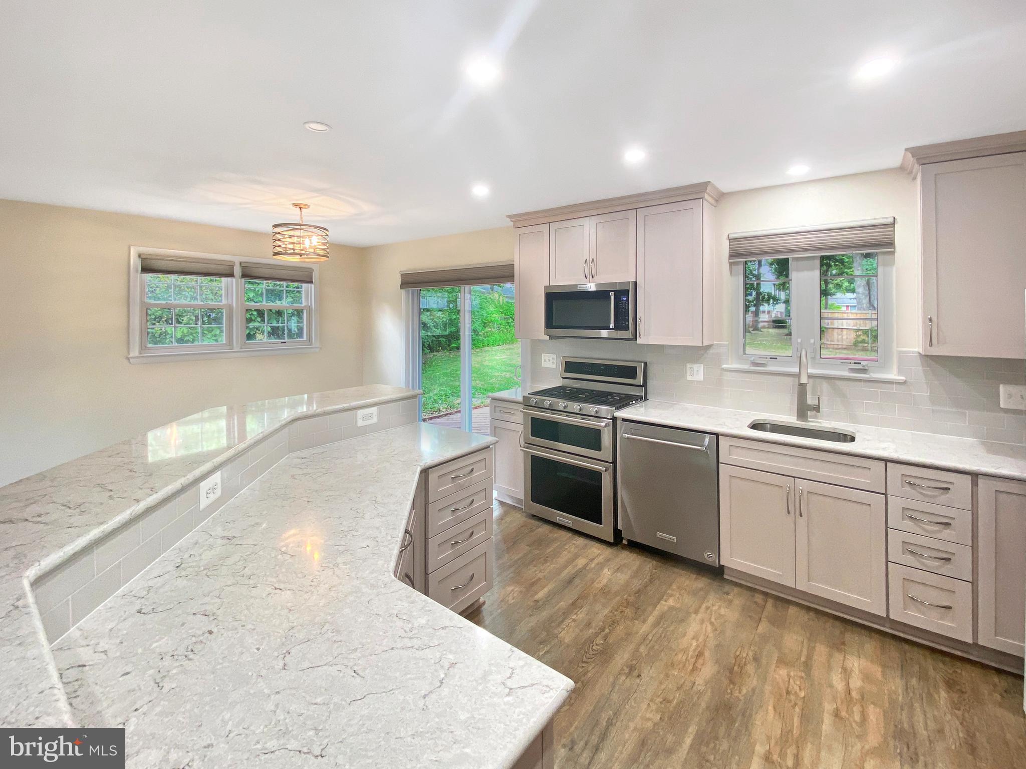 COUNTRY CLUB MANOR - Residential Lease