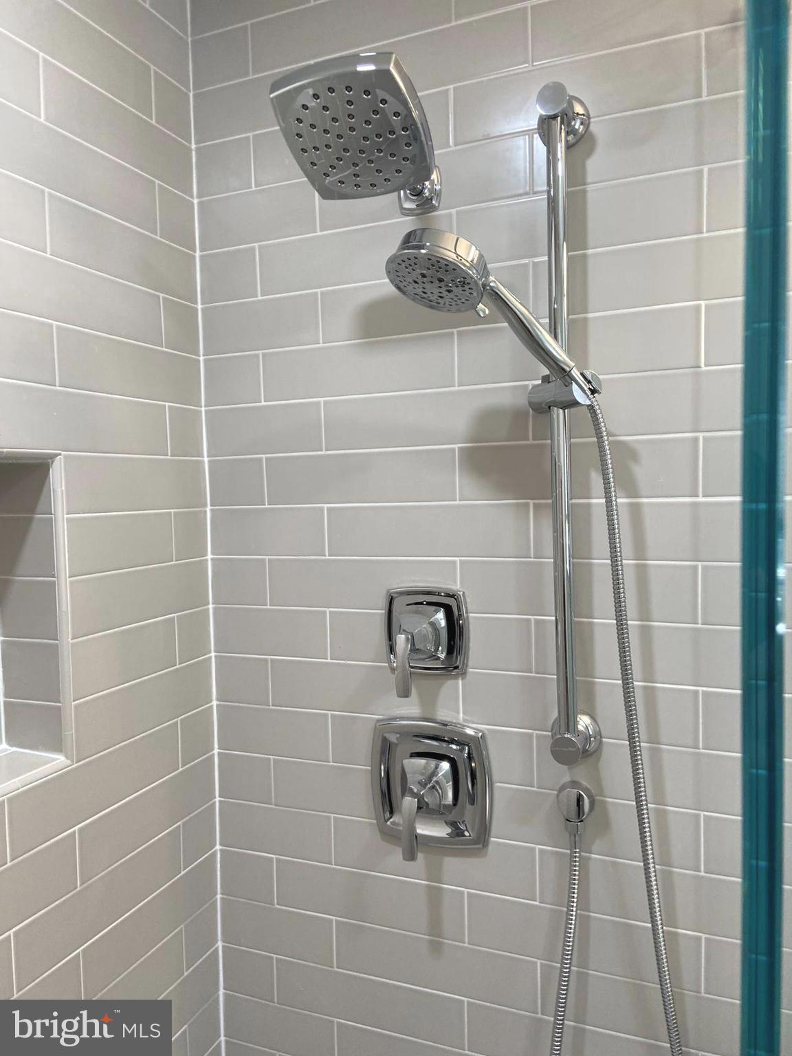 COUNTRY CLUB MANOR - Residential Lease