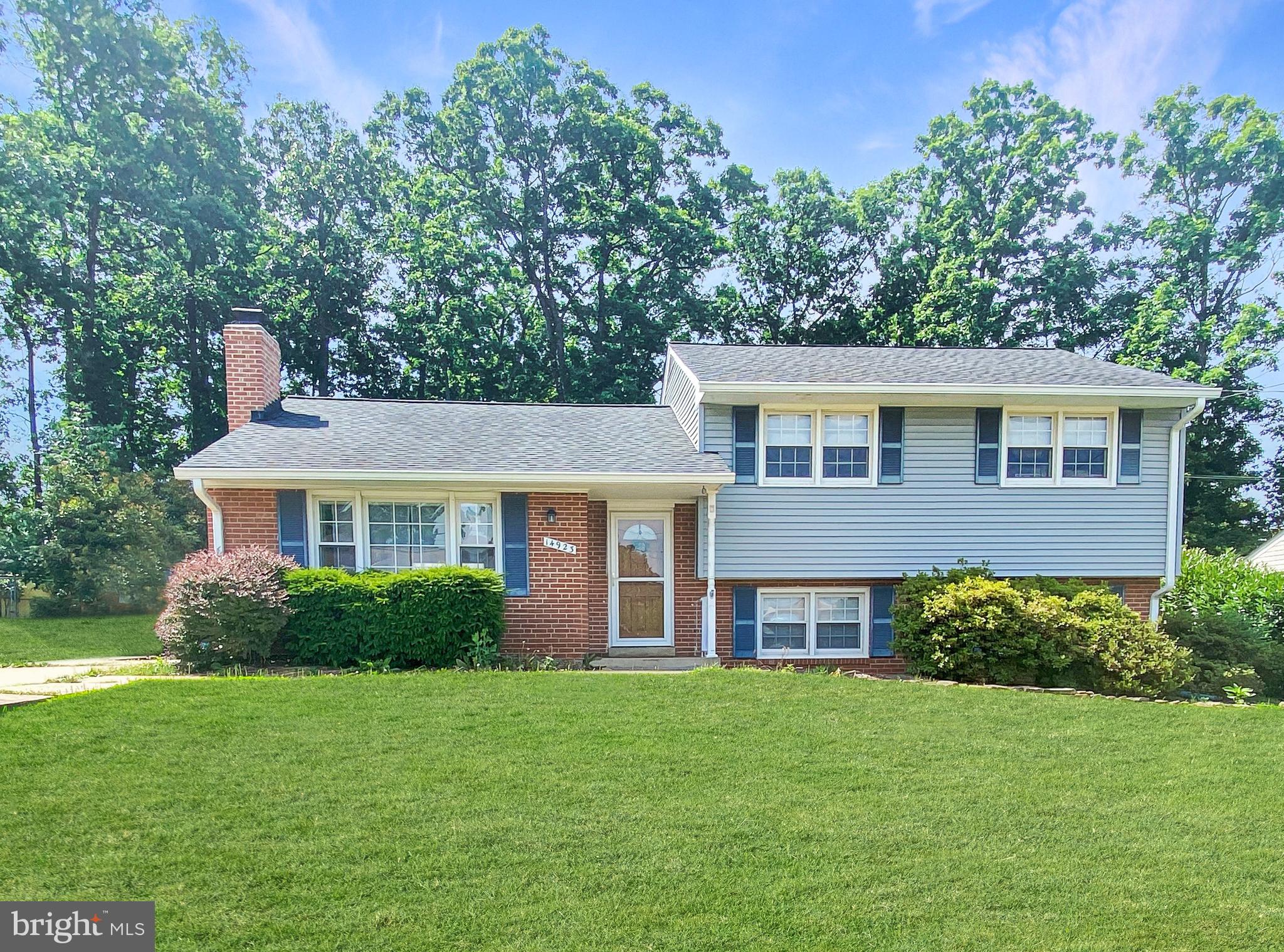 COUNTRY CLUB MANOR - Residential Lease