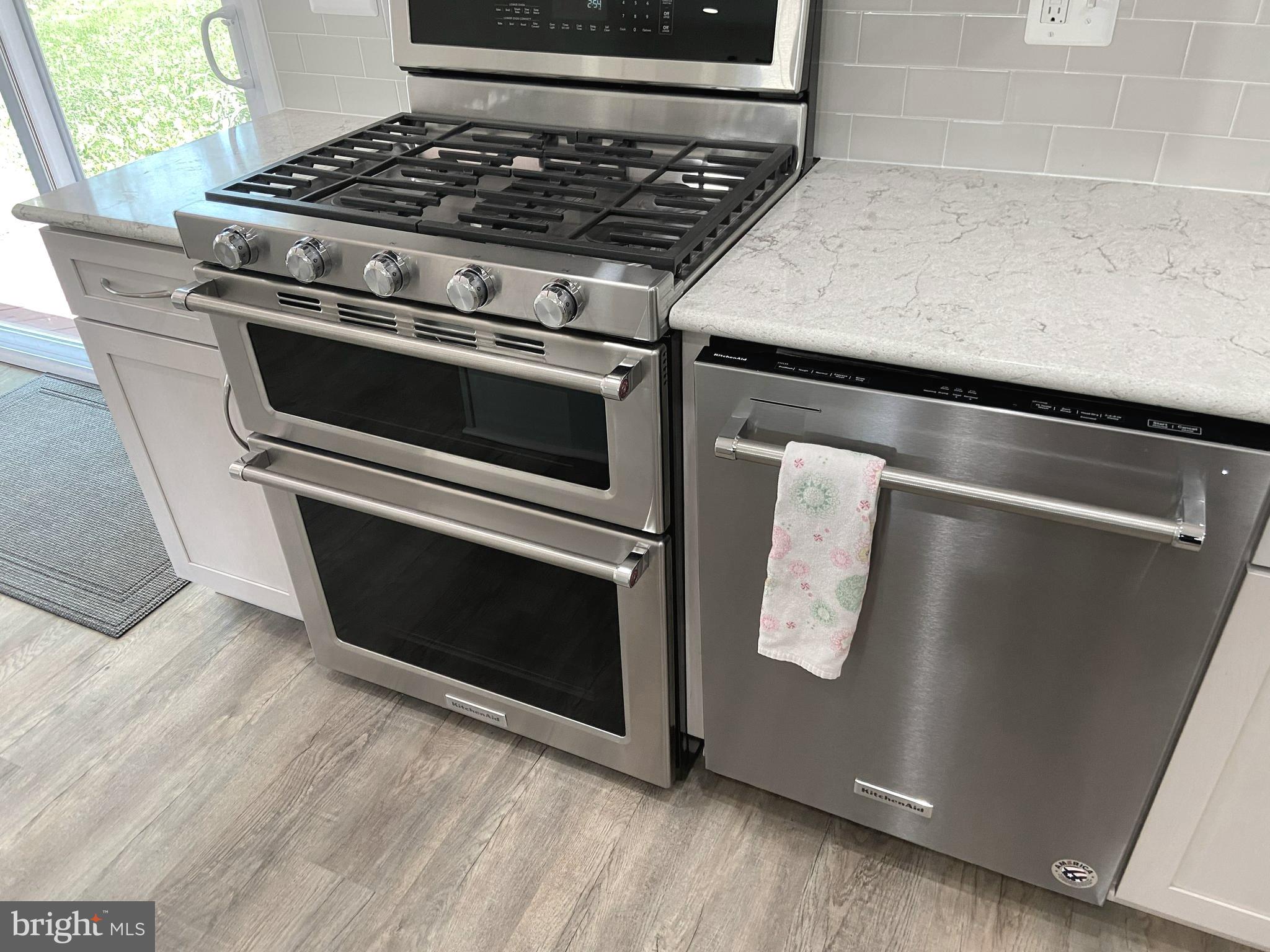 COUNTRY CLUB MANOR - Residential Lease