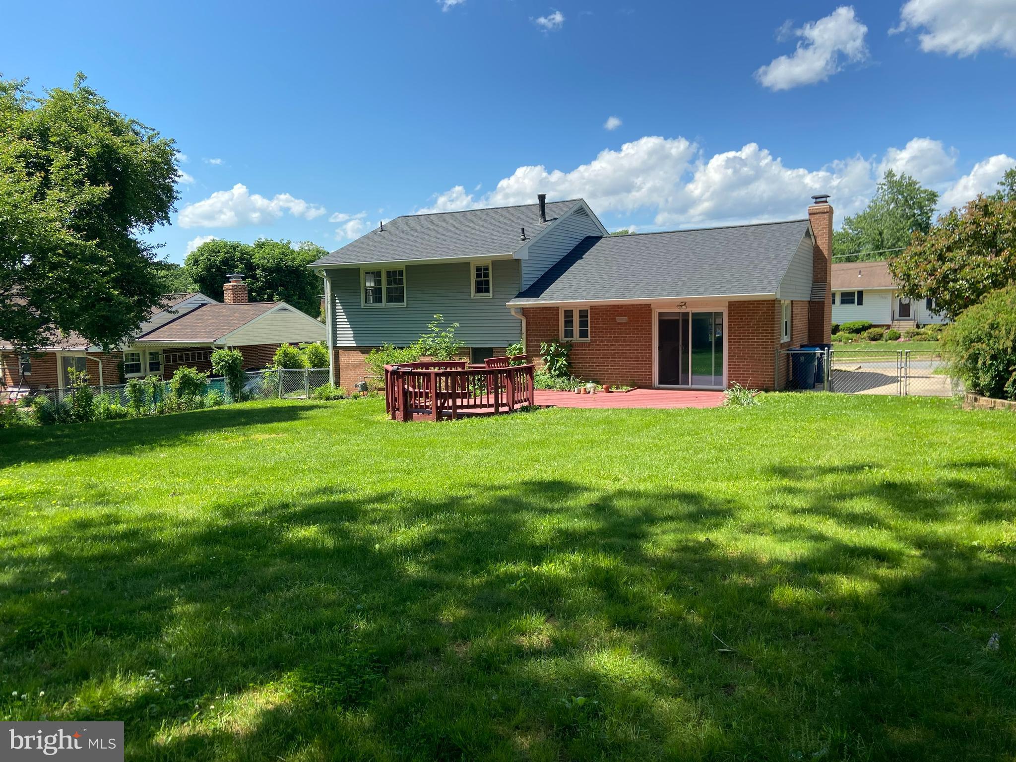 COUNTRY CLUB MANOR - Residential Lease