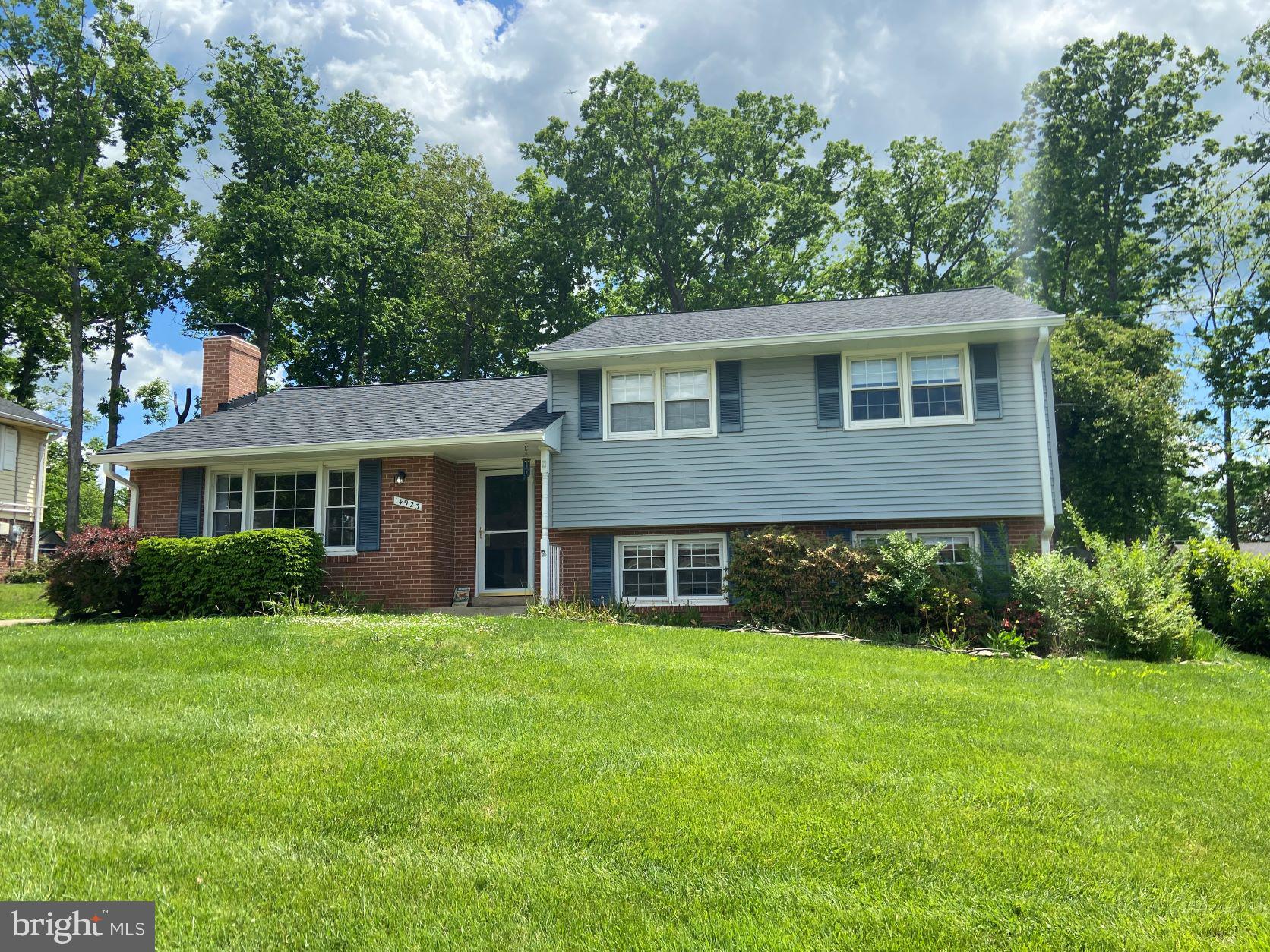 COUNTRY CLUB MANOR - Residential Lease