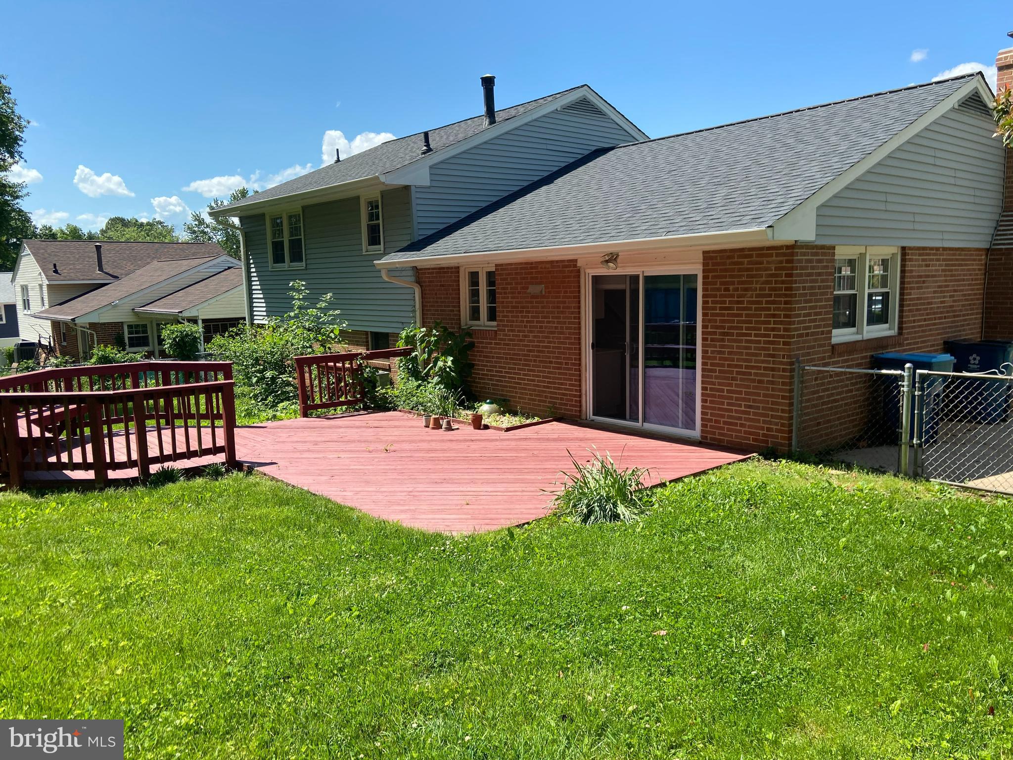 COUNTRY CLUB MANOR - Residential Lease