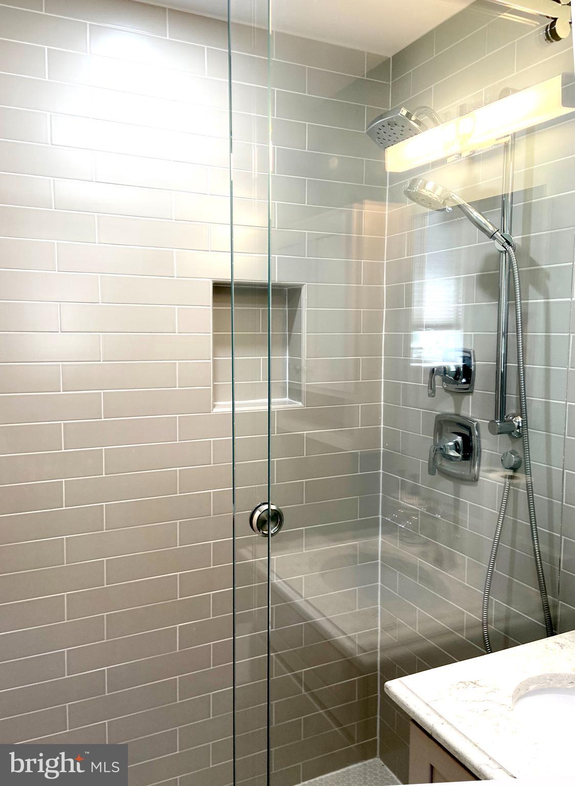 COUNTRY CLUB MANOR - Residential Lease