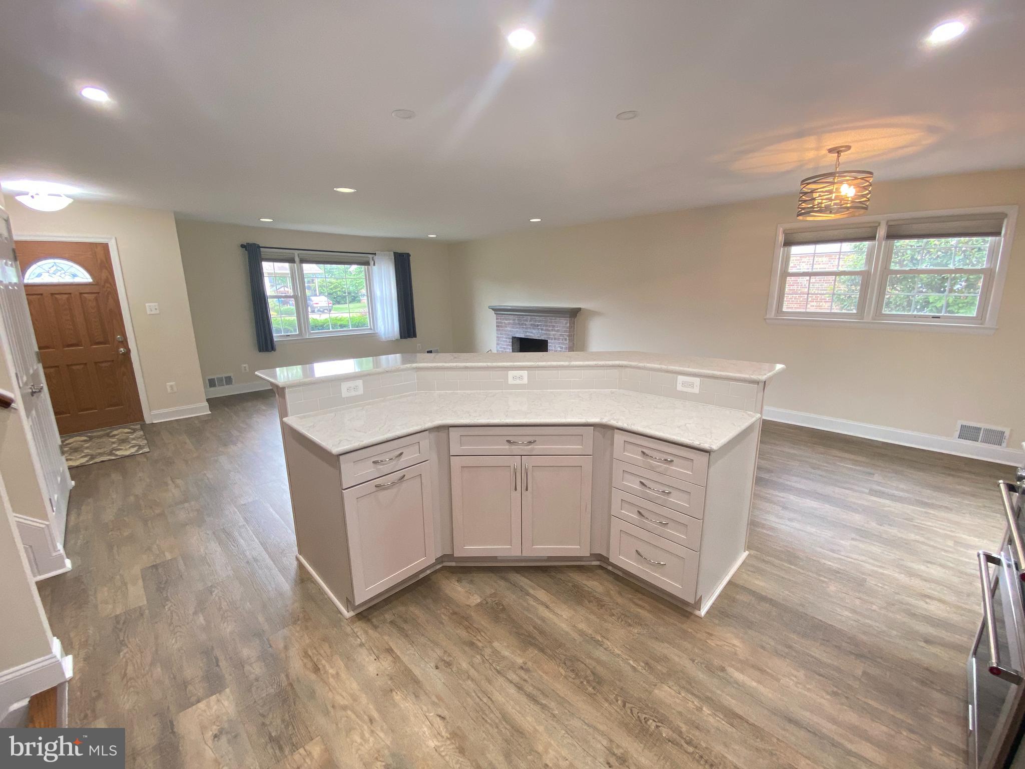 COUNTRY CLUB MANOR - Residential Lease