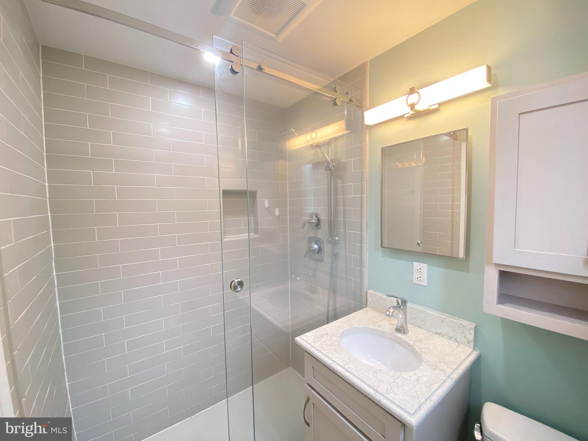 COUNTRY CLUB MANOR - Residential Lease