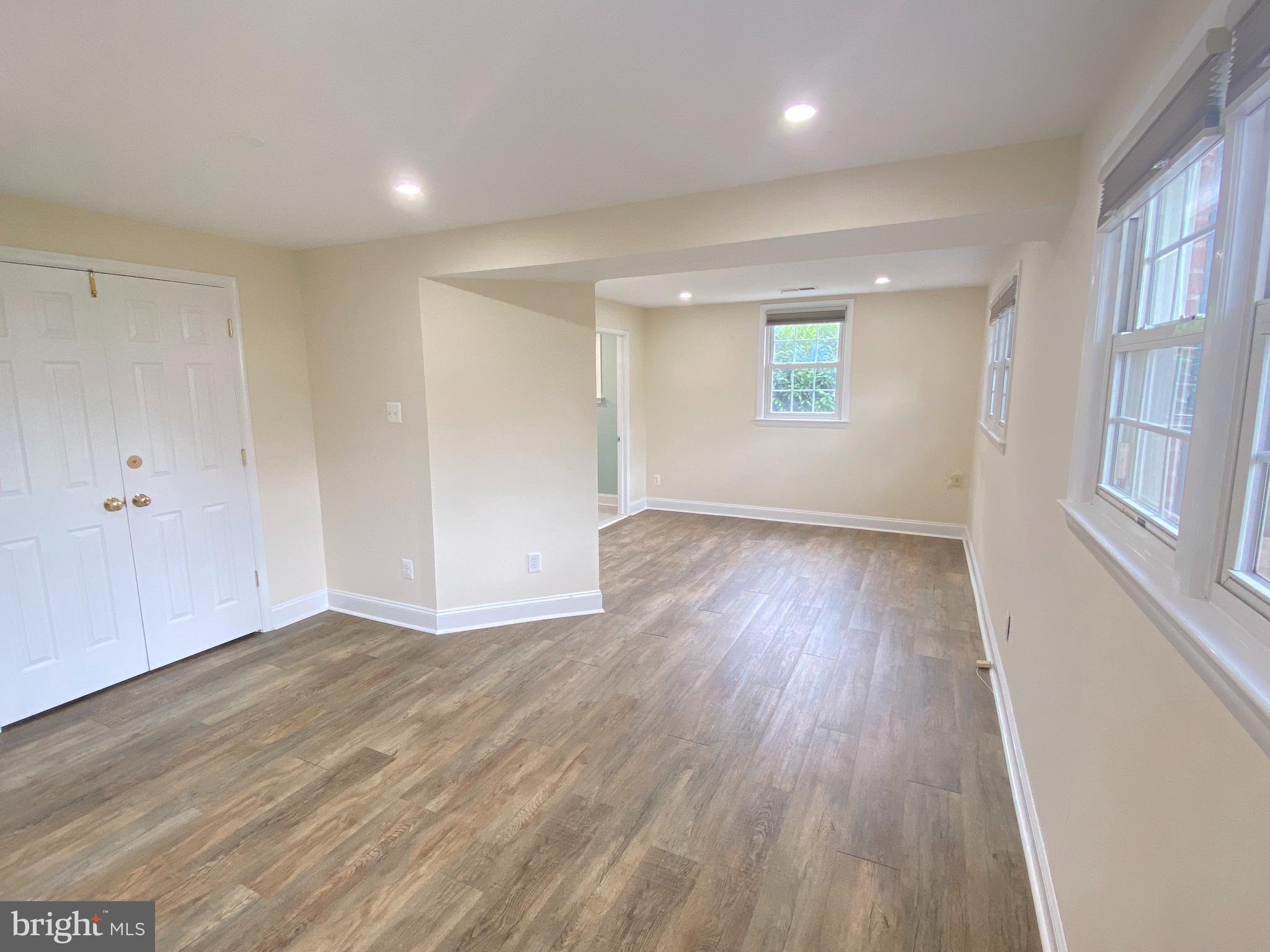 COUNTRY CLUB MANOR - Residential Lease