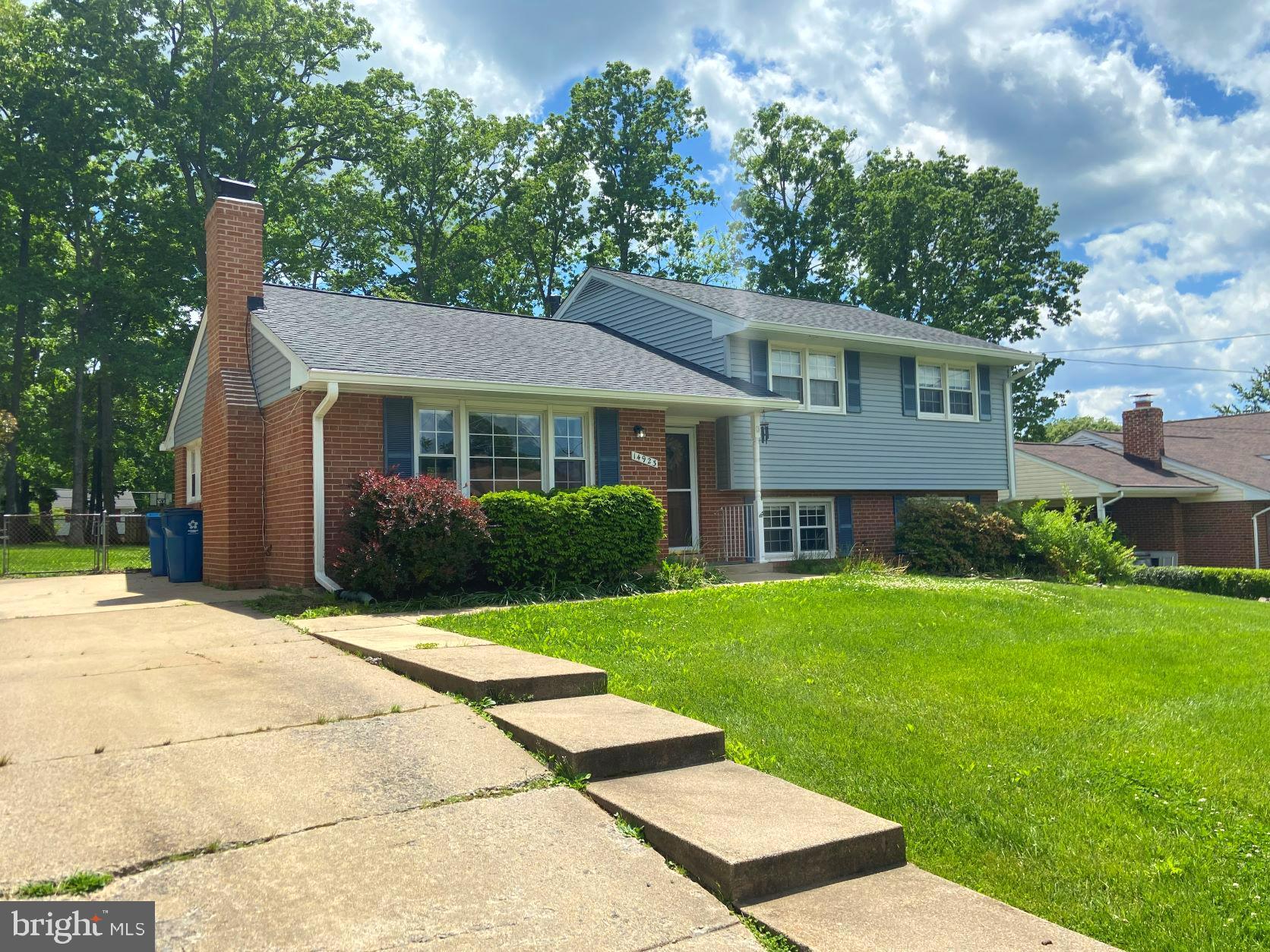 COUNTRY CLUB MANOR - Residential Lease