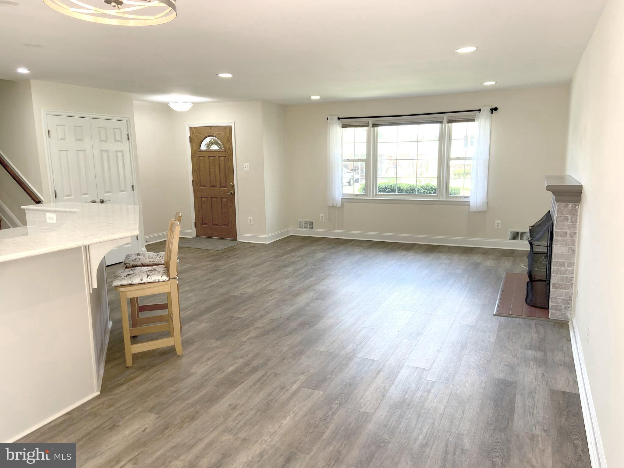 COUNTRY CLUB MANOR - Residential Lease