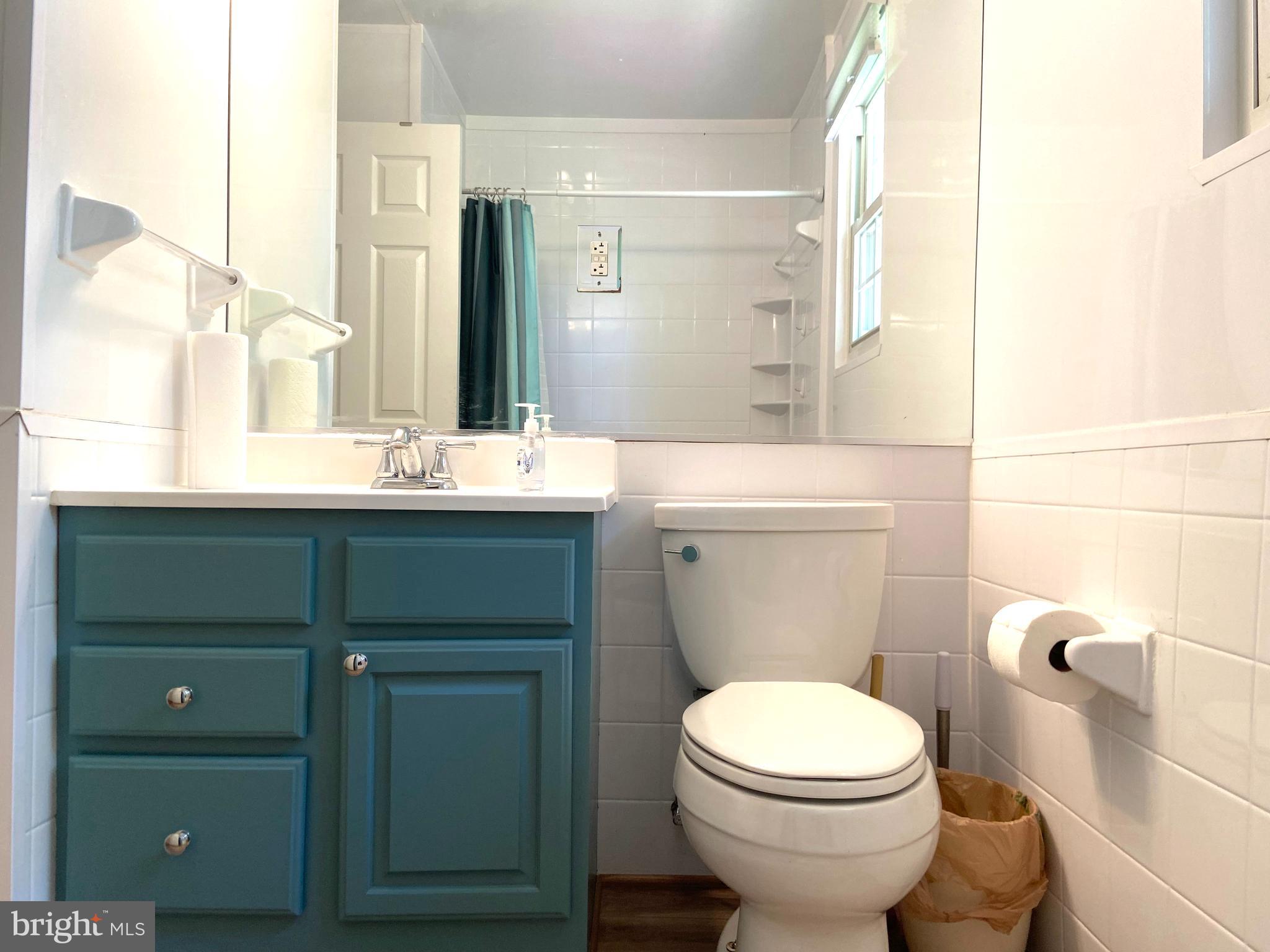 COUNTRY CLUB MANOR - Residential Lease