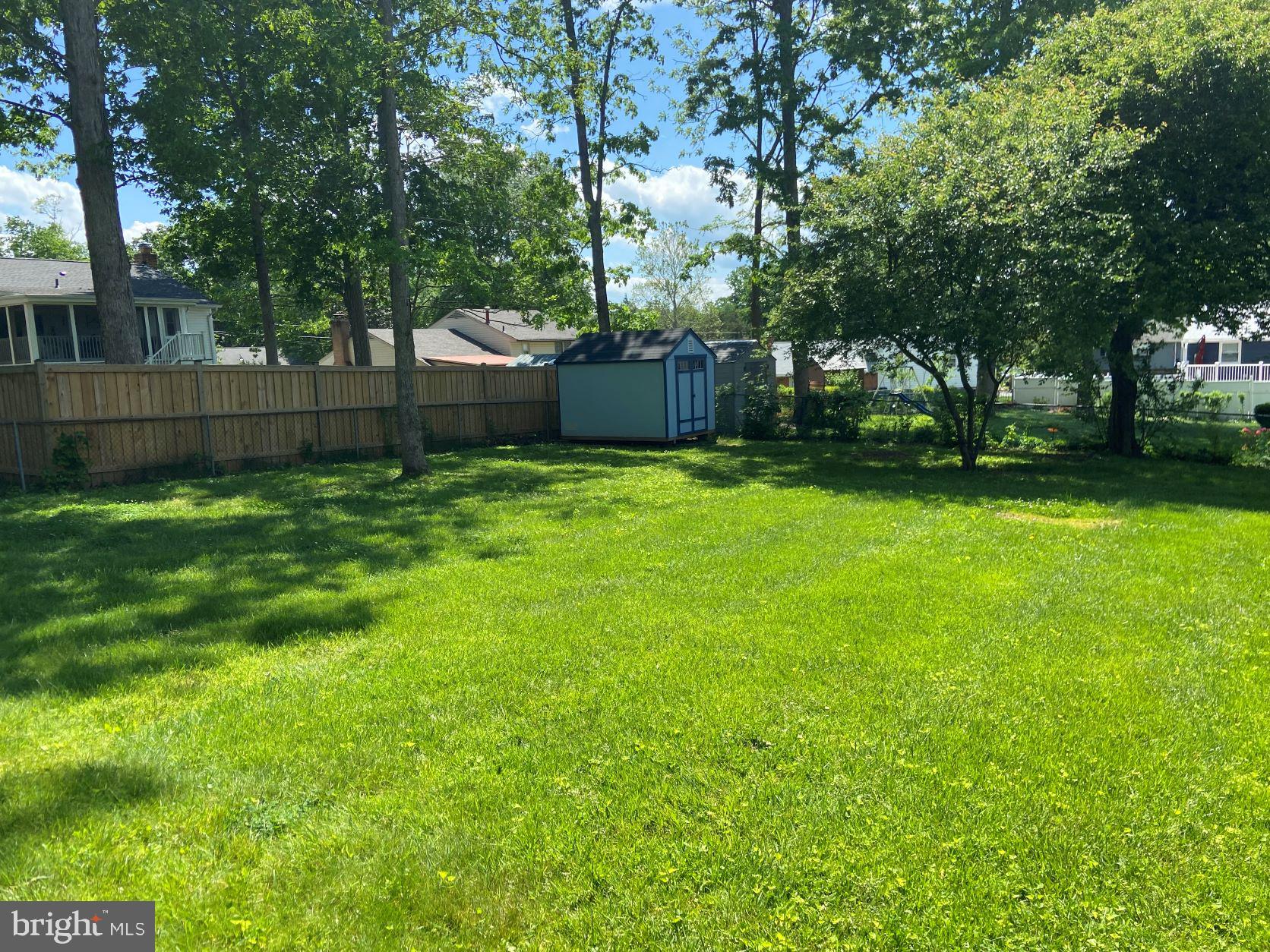 COUNTRY CLUB MANOR - Residential Lease