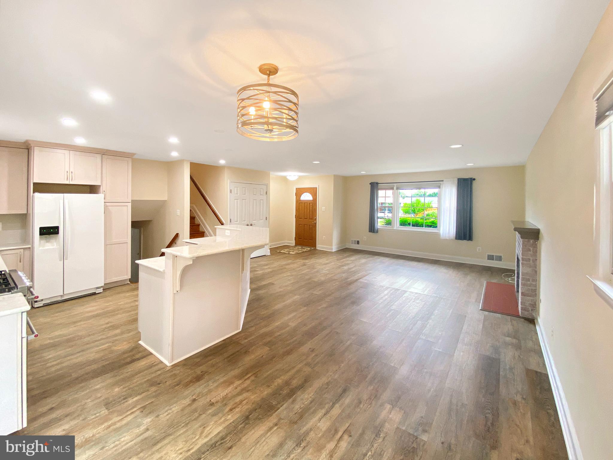 COUNTRY CLUB MANOR - Residential Lease