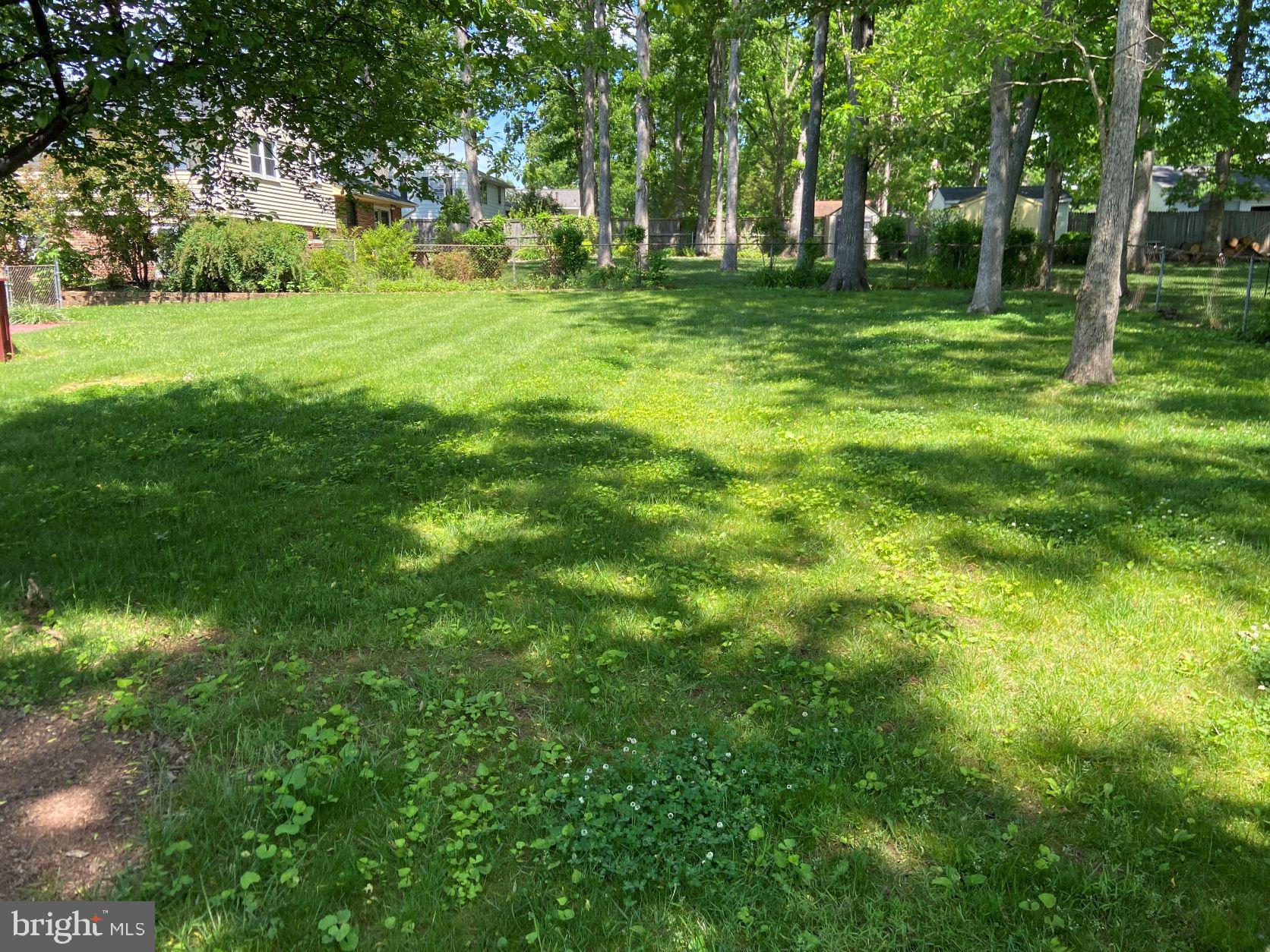 COUNTRY CLUB MANOR - Residential Lease