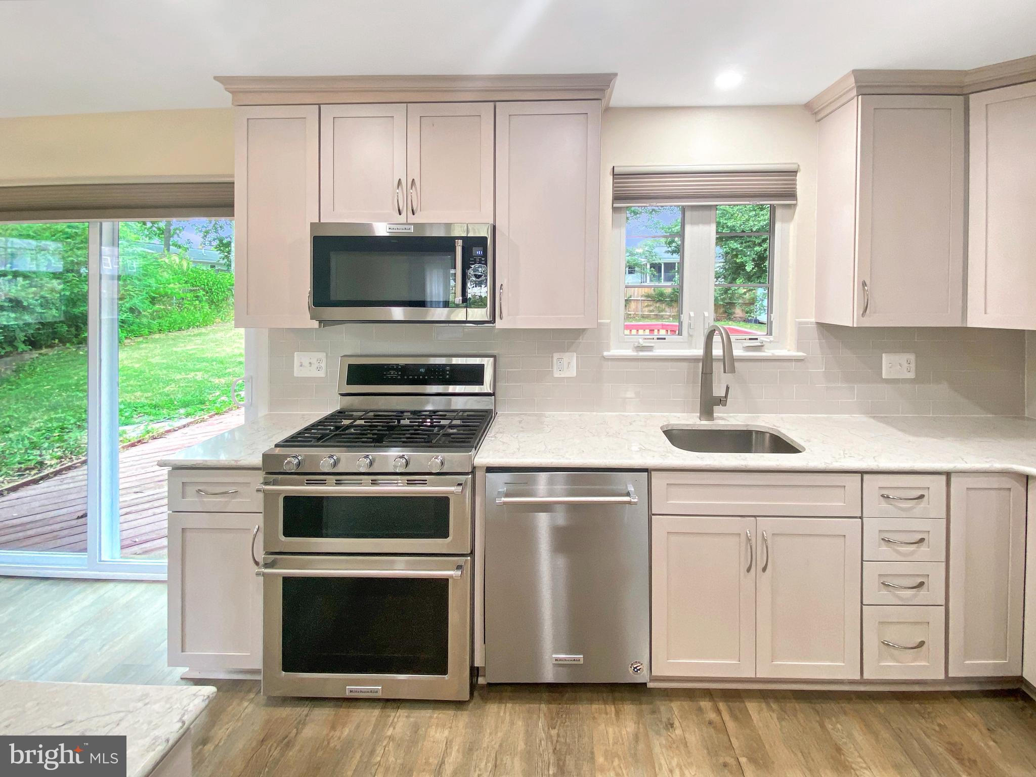 COUNTRY CLUB MANOR - Residential Lease