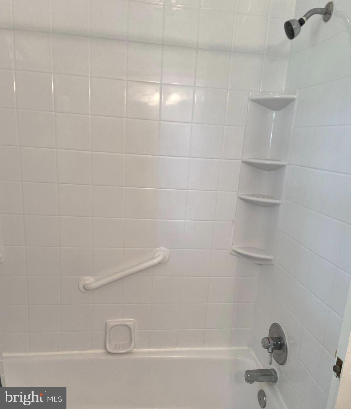 COUNTRY CLUB MANOR - Residential Lease