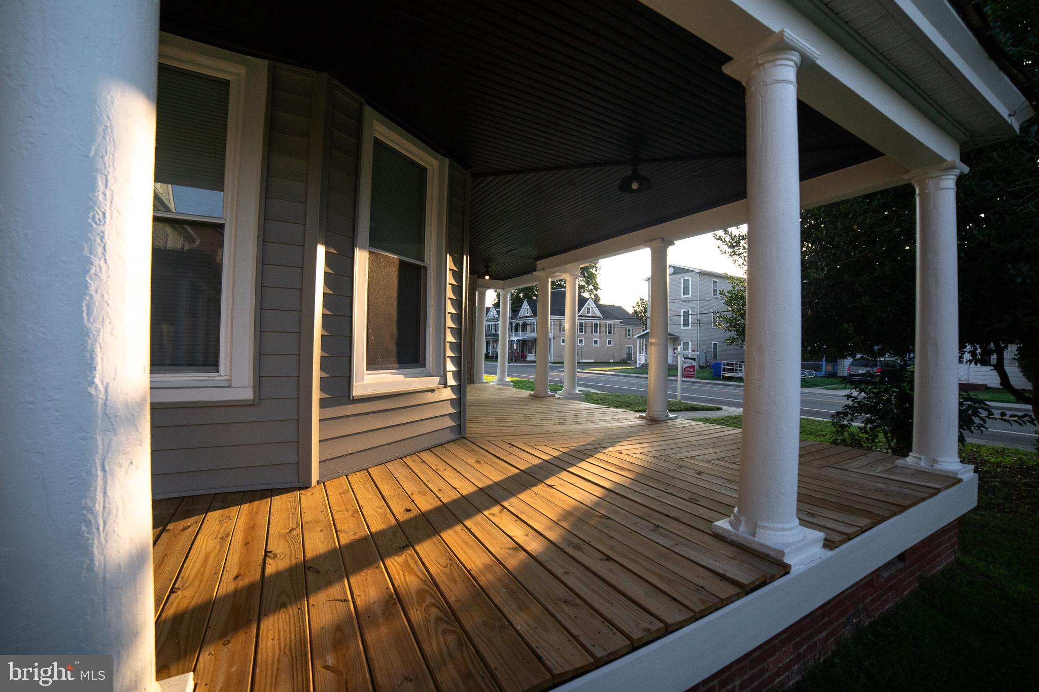 905 RACE STREET