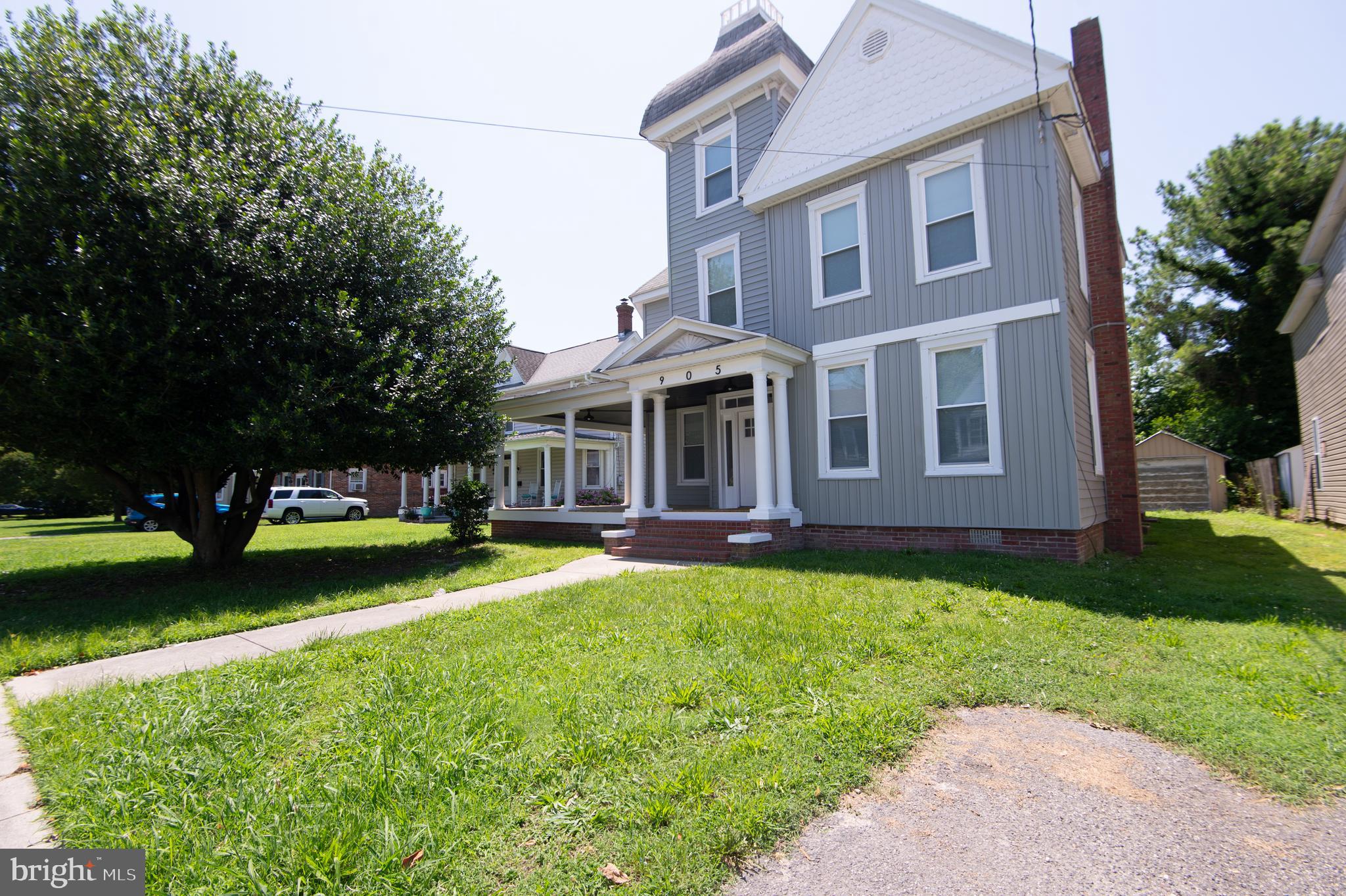905 RACE STREET