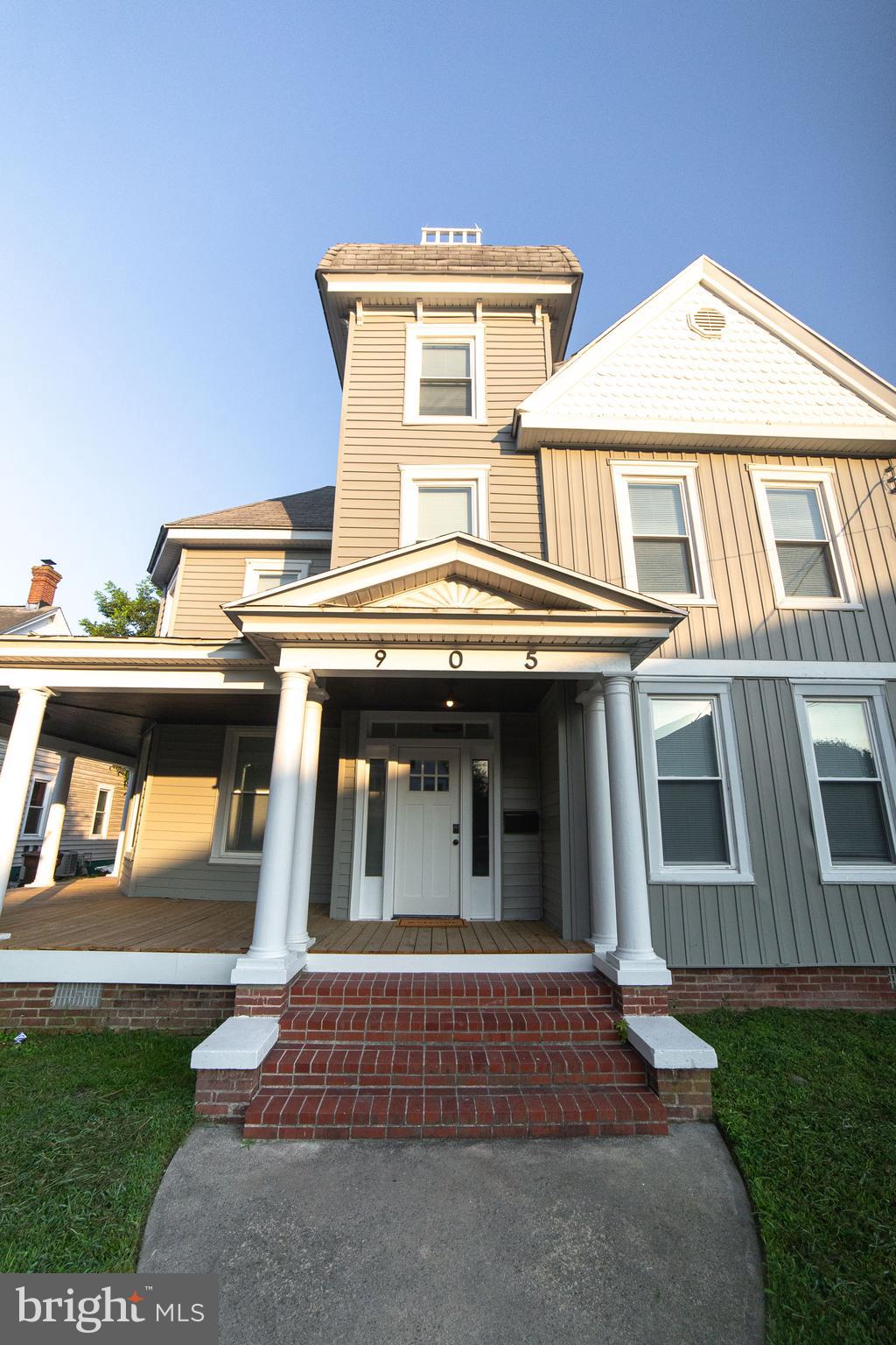 905 RACE STREET