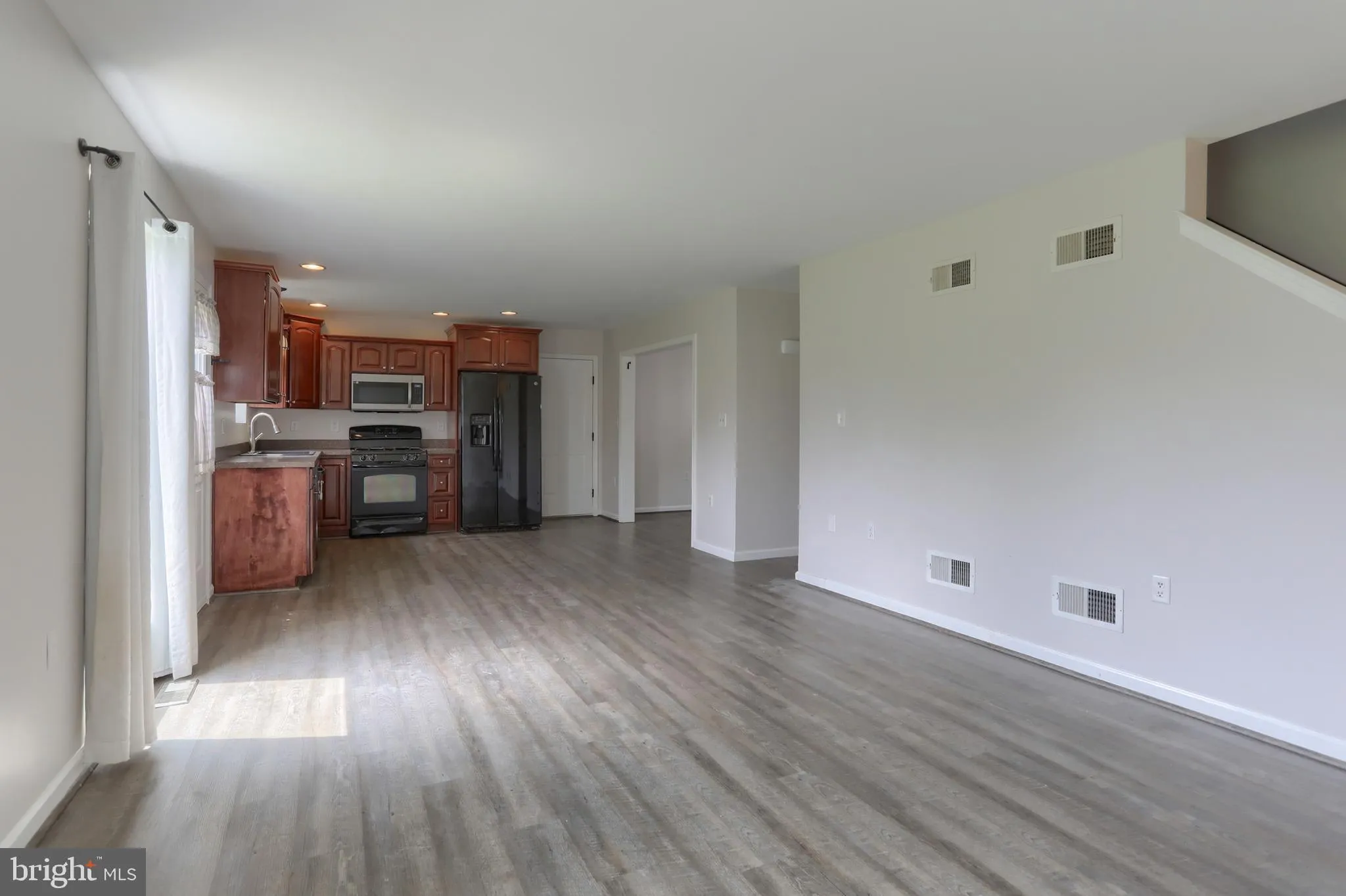 Palmyra, Pennsylvania 17078, United States, 5 Bedrooms Bedrooms, ,4 BathroomsBathrooms,Residential,Pending,175364