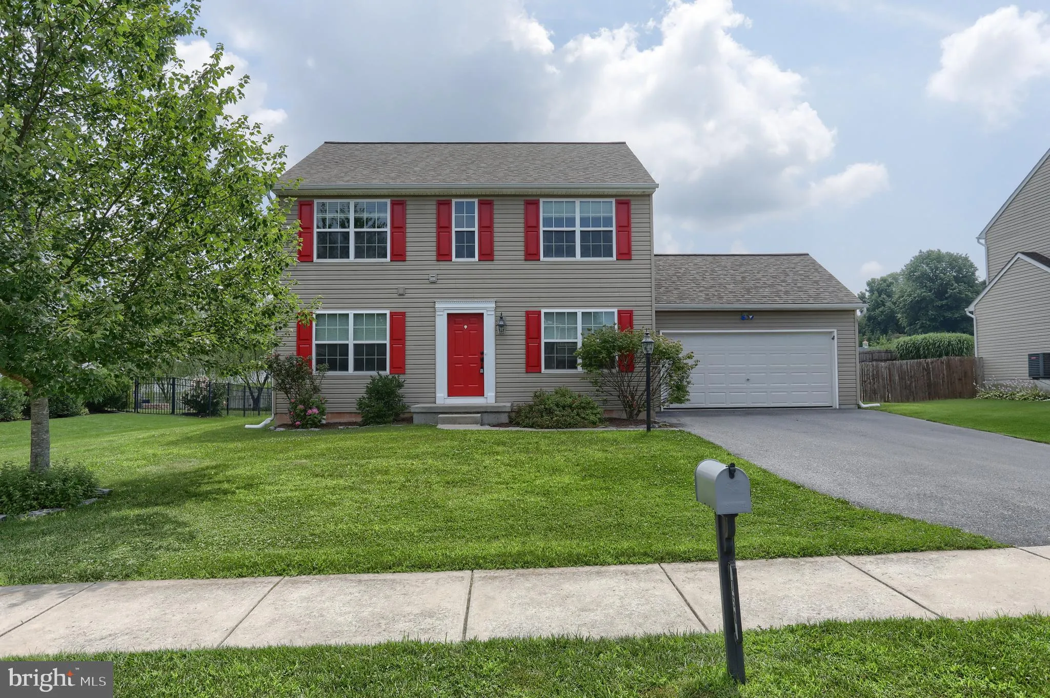 Palmyra, Pennsylvania 17078, United States, 5 Bedrooms Bedrooms, ,4 BathroomsBathrooms,Residential,Pending,175364