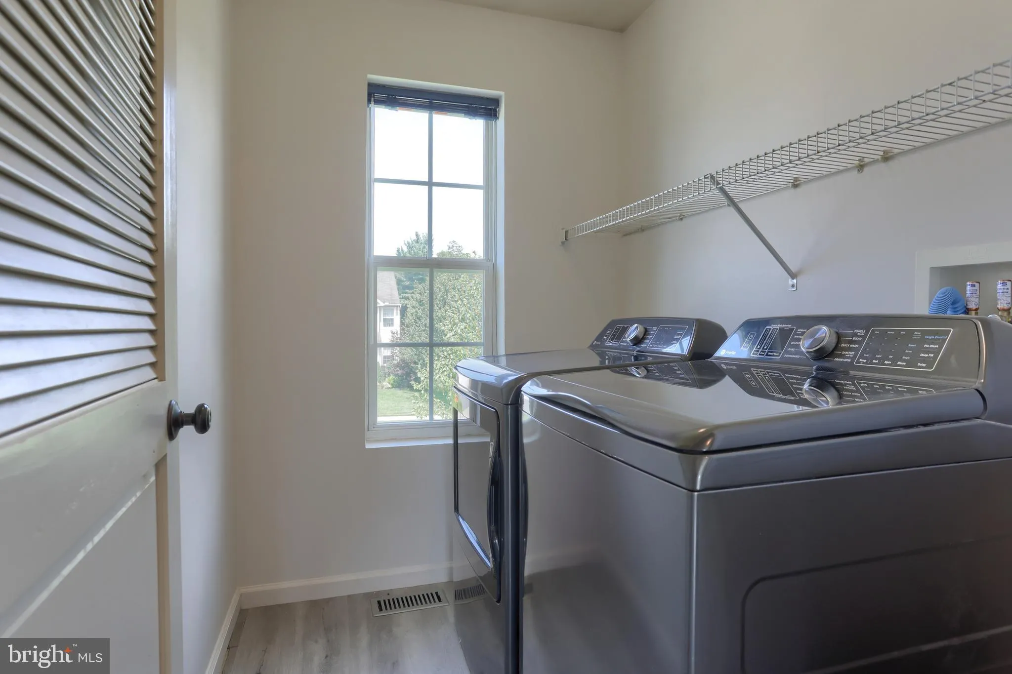 Palmyra, Pennsylvania 17078, United States, 5 Bedrooms Bedrooms, ,4 BathroomsBathrooms,Residential,Pending,175364