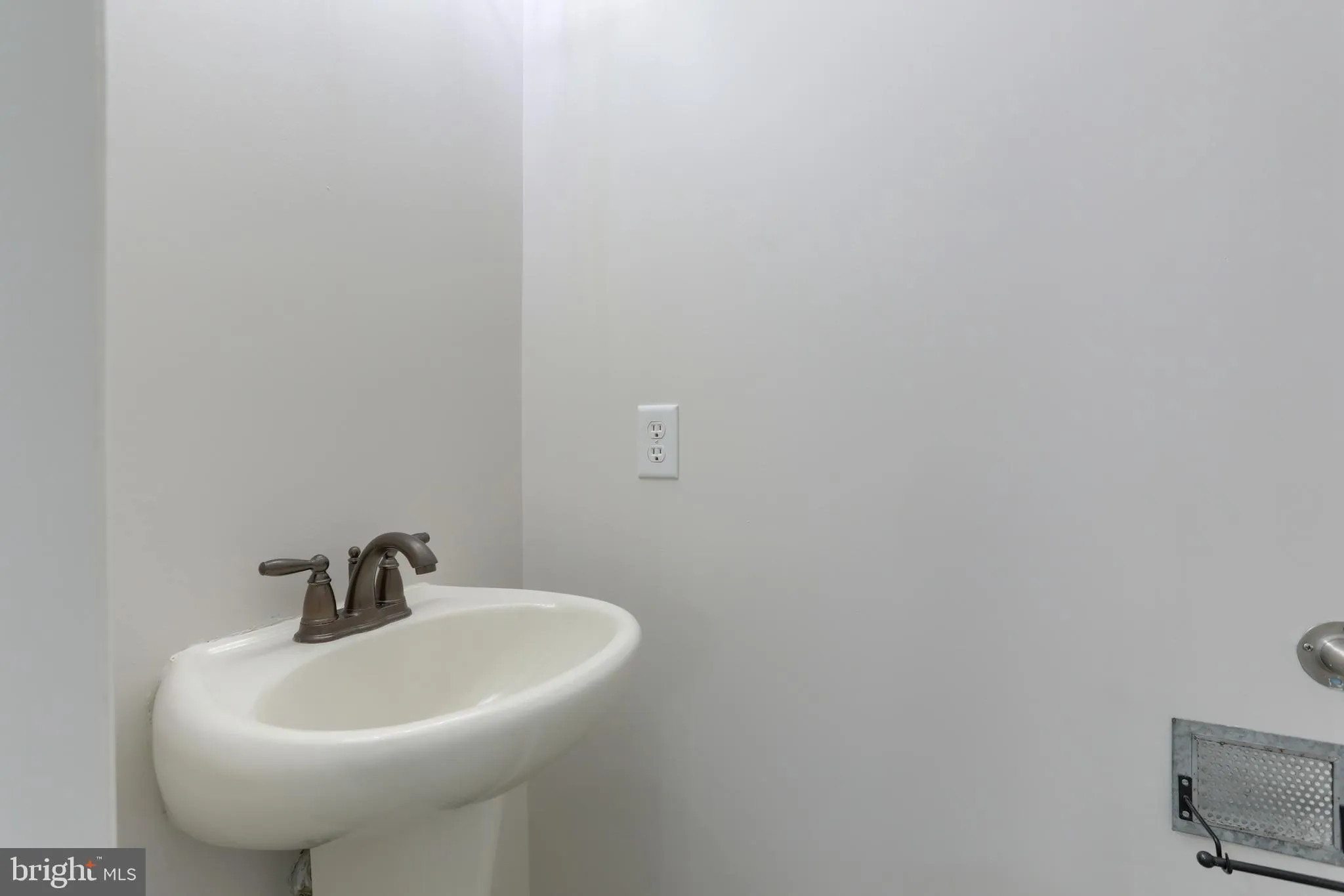 Palmyra, Pennsylvania 17078, United States, 5 Bedrooms Bedrooms, ,4 BathroomsBathrooms,Residential,Pending,175364