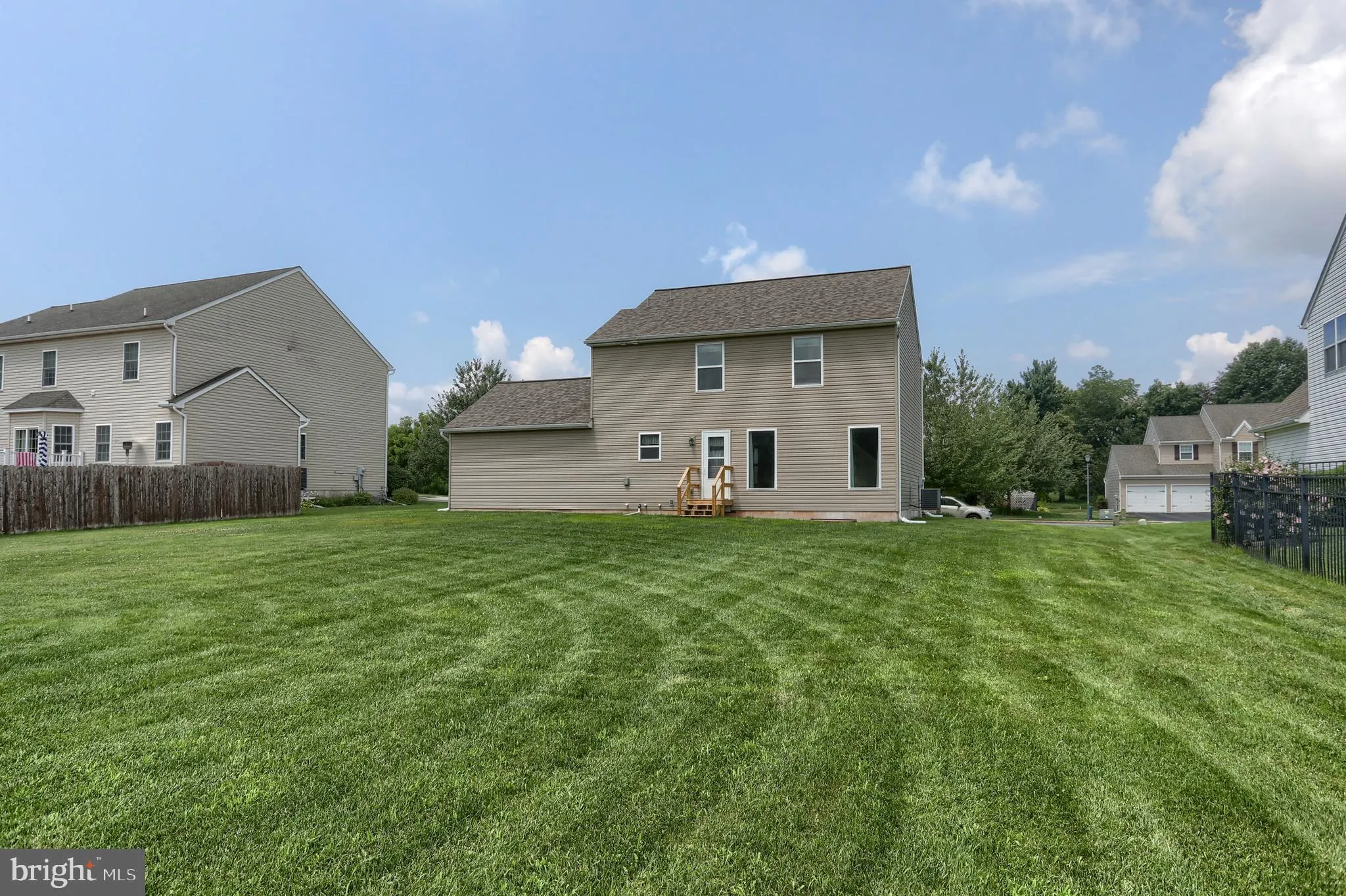 Palmyra, Pennsylvania 17078, United States, 5 Bedrooms Bedrooms, ,4 BathroomsBathrooms,Residential,Pending,175364