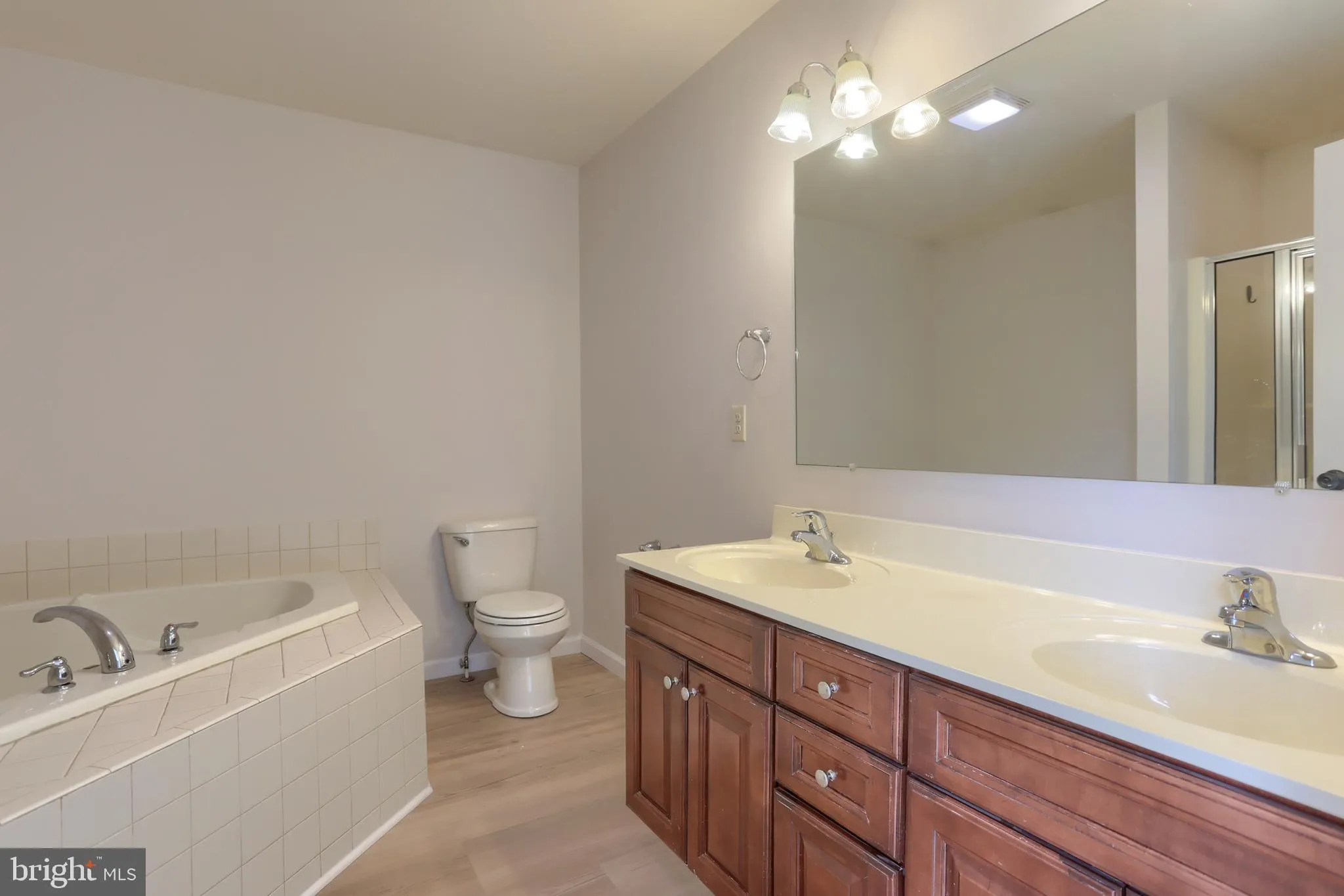 Palmyra, Pennsylvania 17078, United States, 5 Bedrooms Bedrooms, ,4 BathroomsBathrooms,Residential,Pending,175364