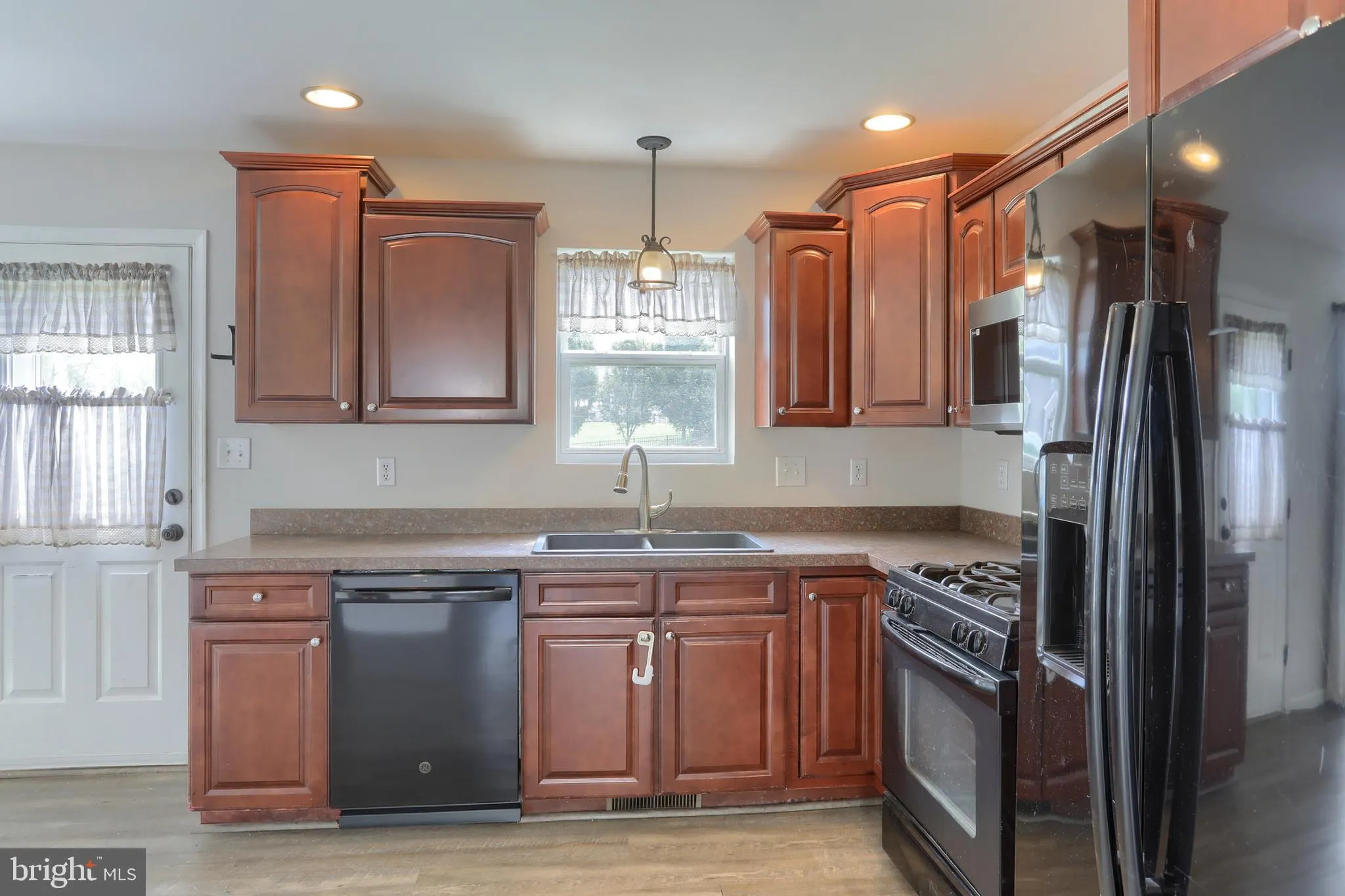 Palmyra, Pennsylvania 17078, United States, 5 Bedrooms Bedrooms, ,4 BathroomsBathrooms,Residential,Pending,175364