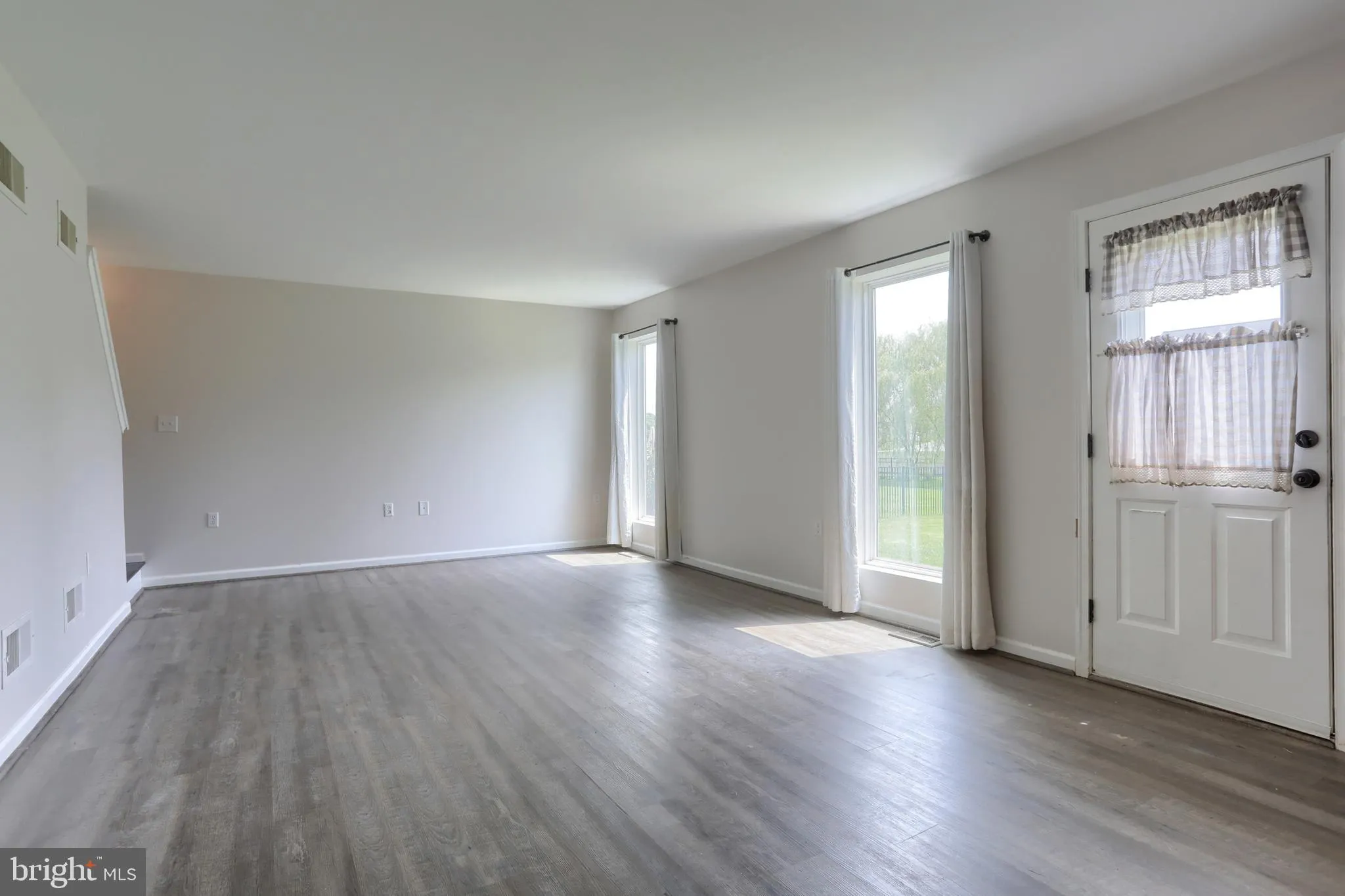 Palmyra, Pennsylvania 17078, United States, 5 Bedrooms Bedrooms, ,4 BathroomsBathrooms,Residential,Pending,175364