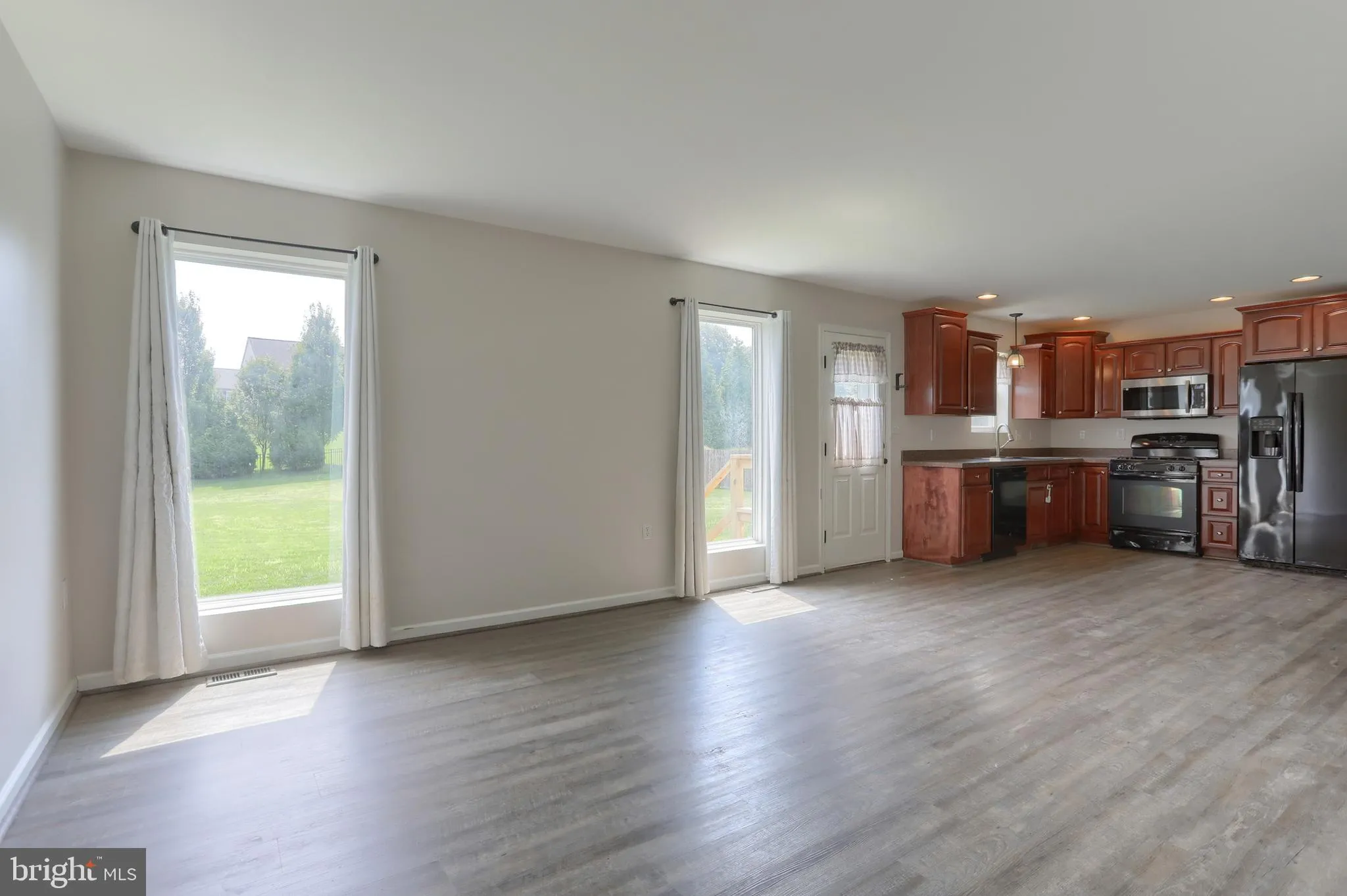 Palmyra, Pennsylvania 17078, United States, 5 Bedrooms Bedrooms, ,4 BathroomsBathrooms,Residential,Pending,175364