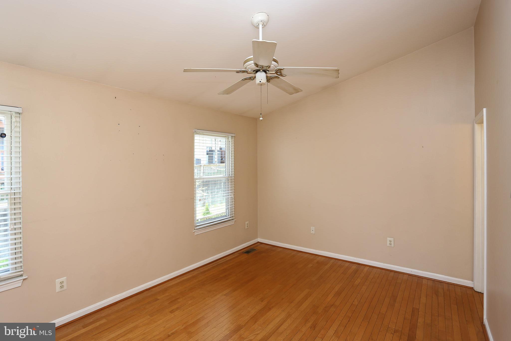 RIVERCHASE - Residential