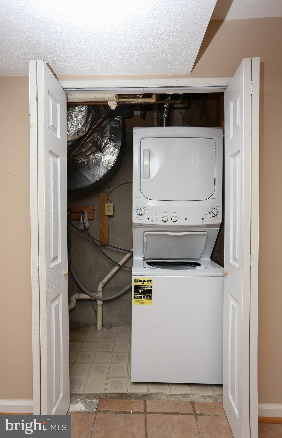 RIVERCHASE - Residential