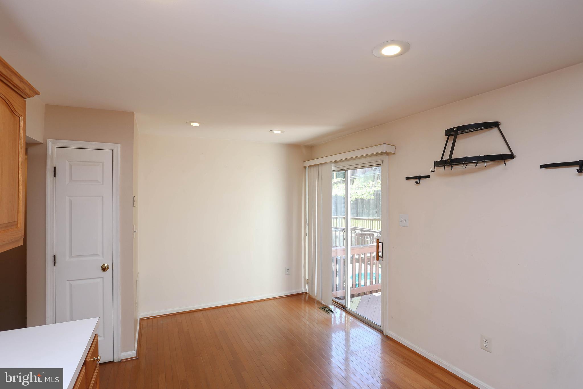 RIVERCHASE - Residential