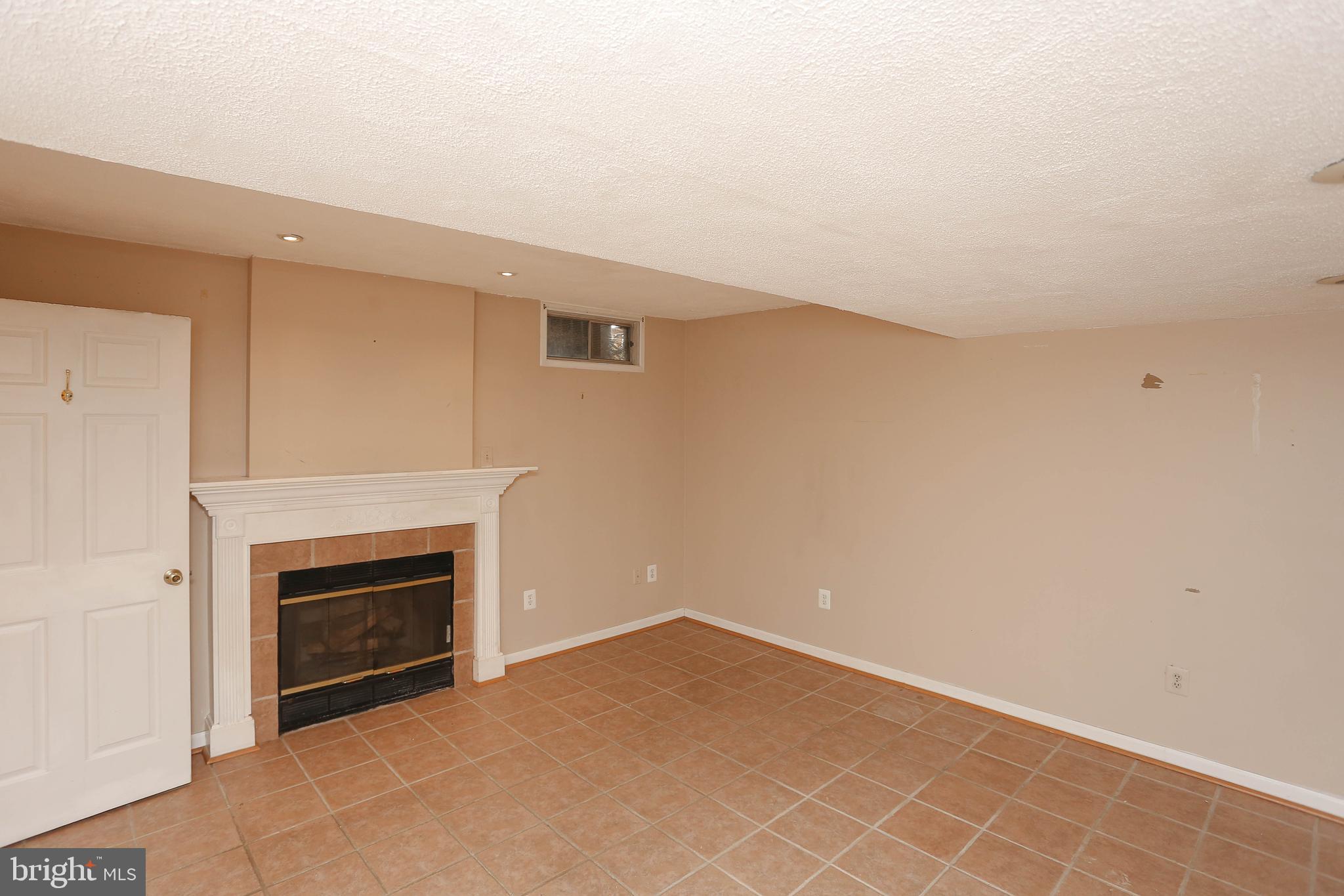 RIVERCHASE - Residential