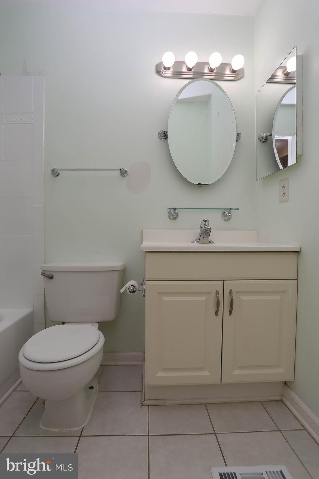 RIVERCHASE - Residential