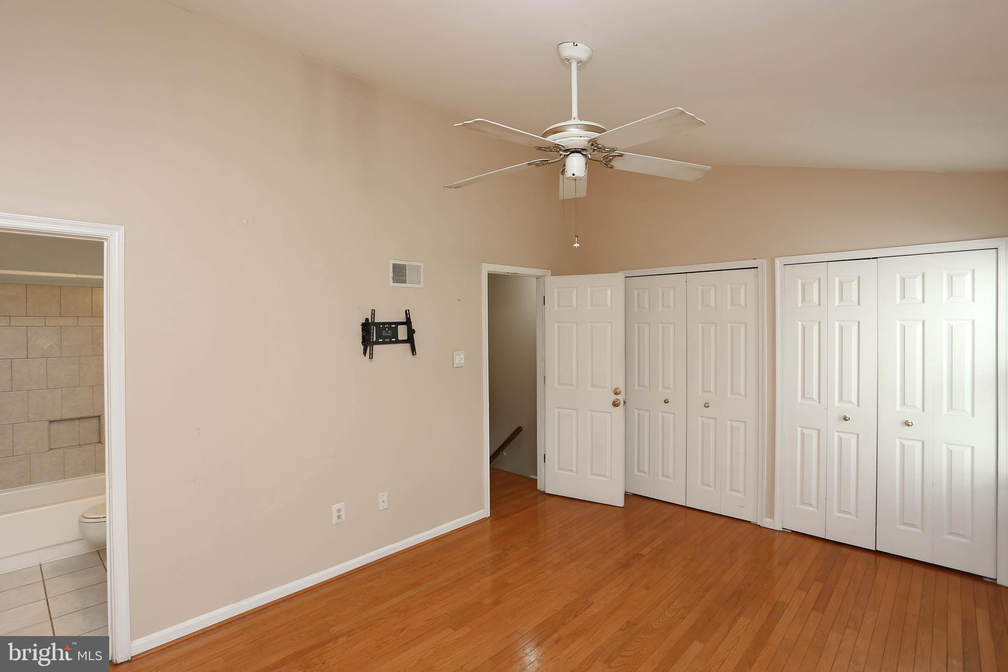 RIVERCHASE - Residential