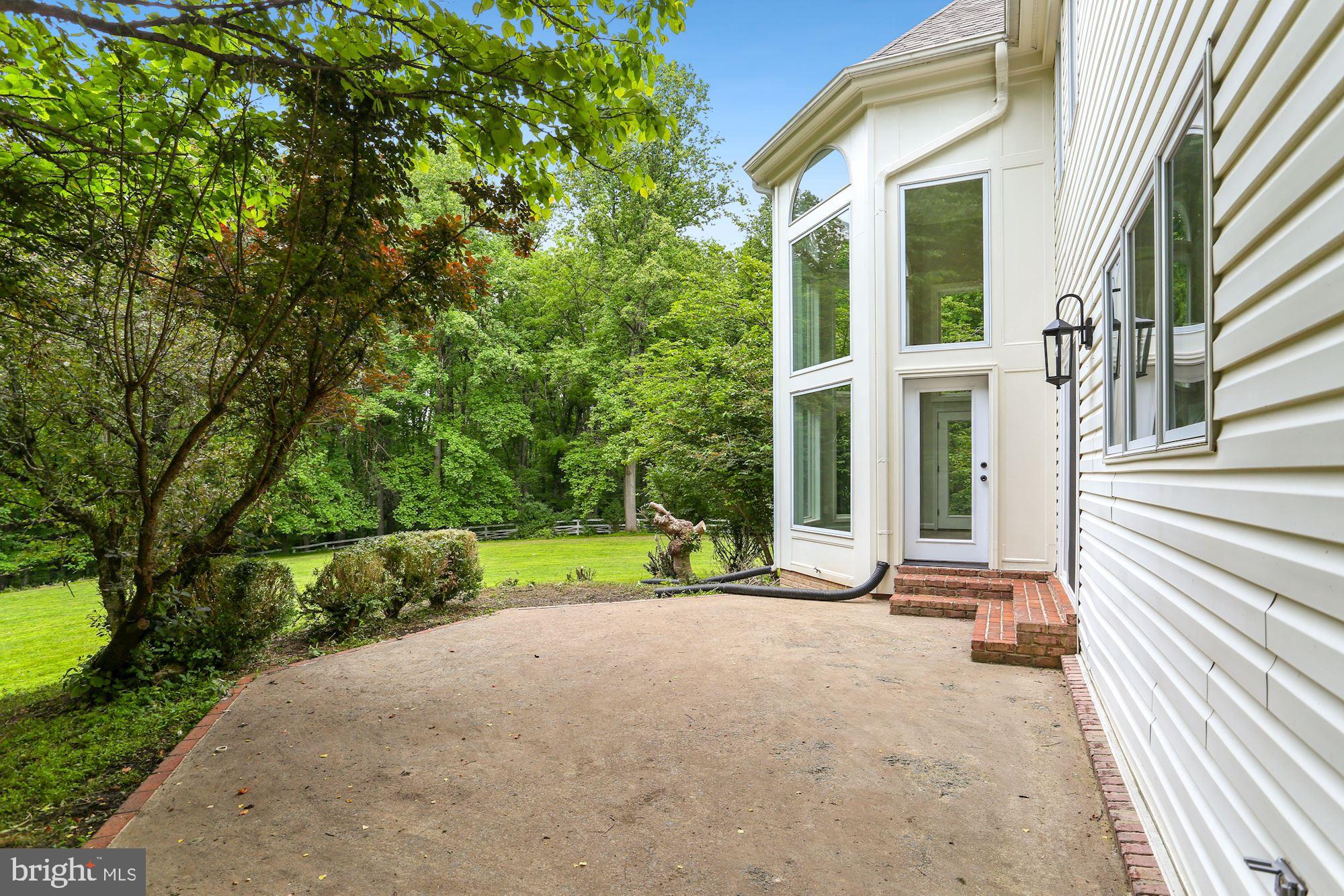 CHINQUAPIN MANOR - Residential